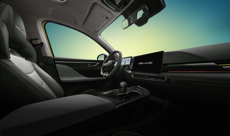 BAIC X55, вид на переднее сиденье и центральную консоль