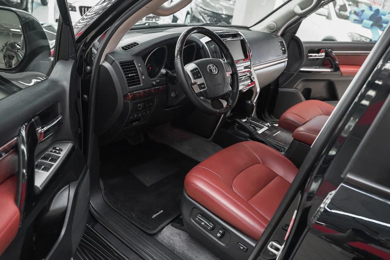 Toyota Land Cruiser 2012, черный, ДЦ Орехово