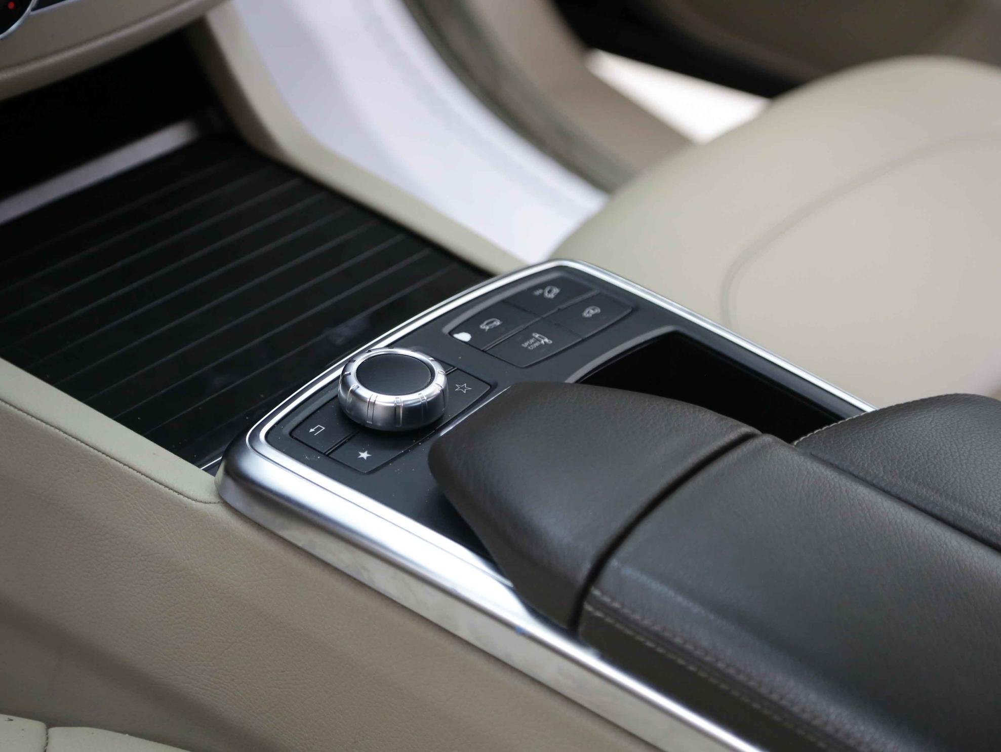 Mercedes-Benz GL-Класс 2015, черный, ДЦ Орехово