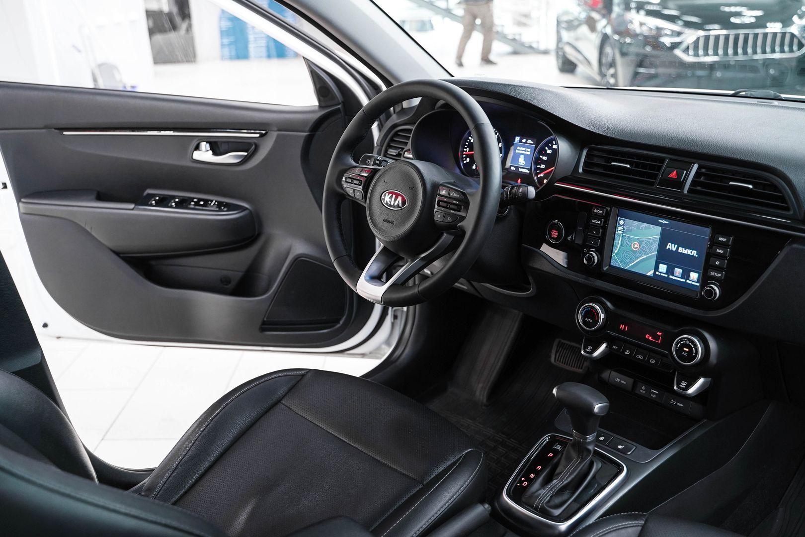 Kia Rio X-Line 2018, белый, ДЦ Орехово
