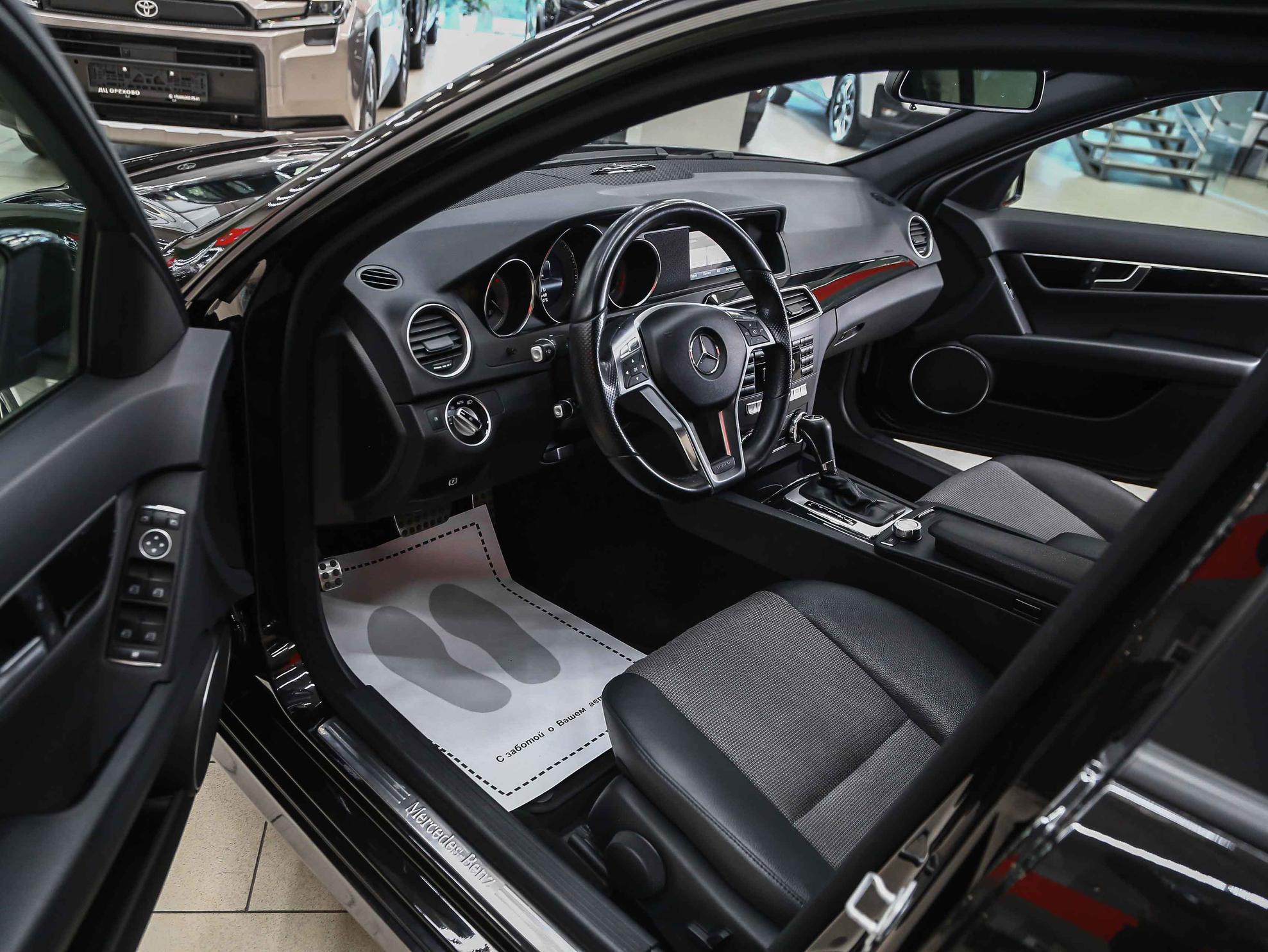 Mercedes-Benz C-Класс 2013, черный, ДЦ Орехово