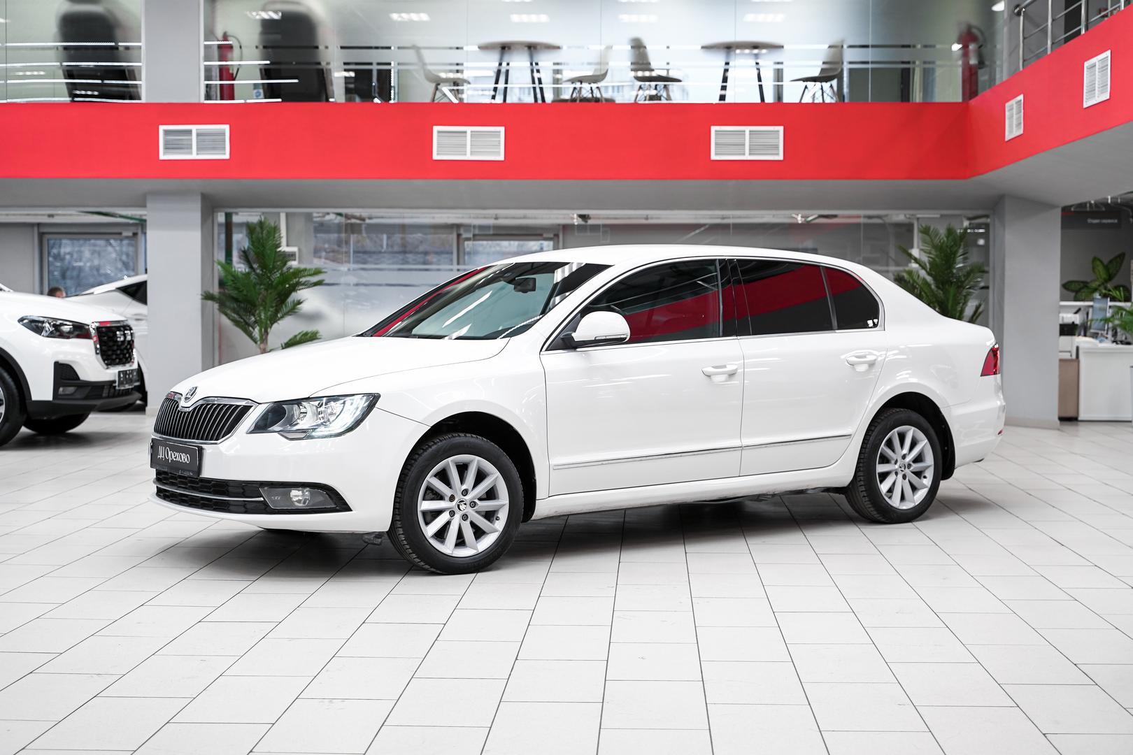 Skoda Superb 2014, белый, ДЦ Орехово