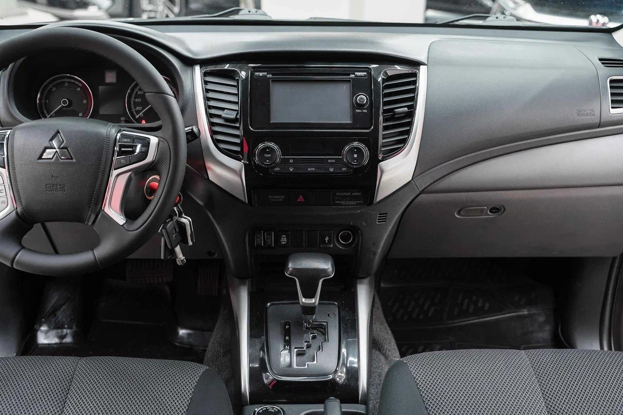 Mitsubishi L200 2017, коричневый, ДЦ Орехово