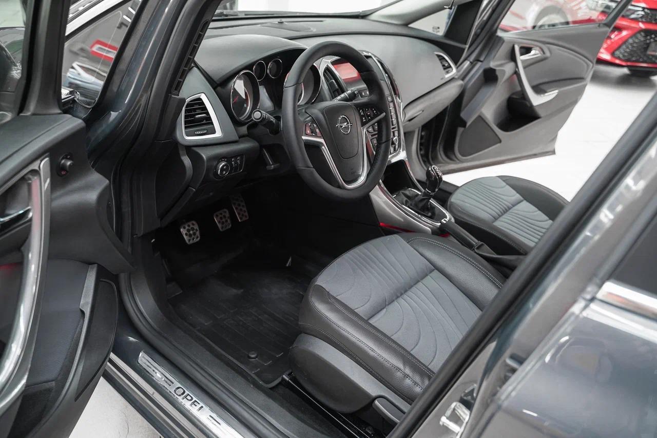 Opel Astra 2013, серый, ДЦ Орехово
