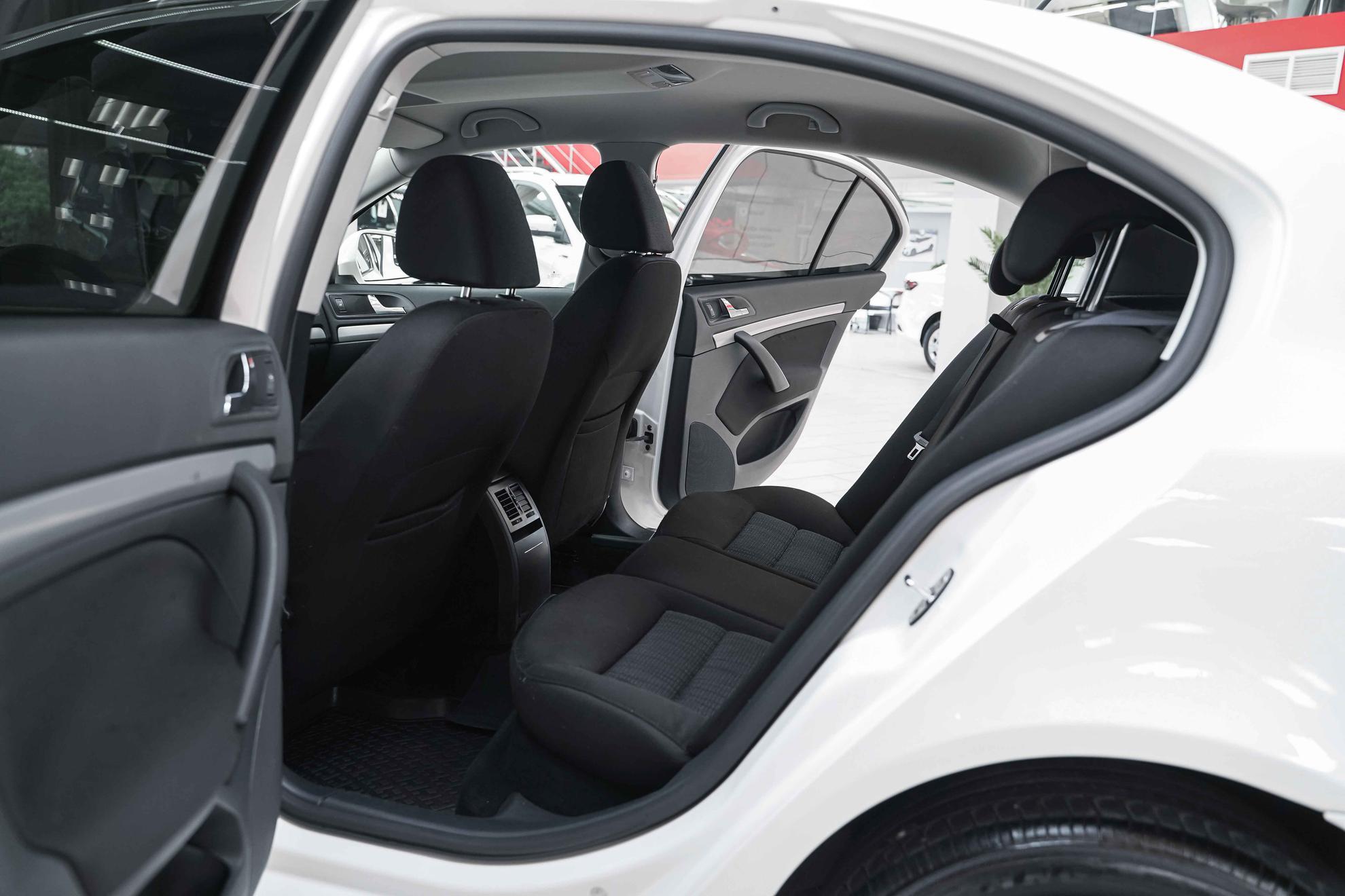 Skoda Octavia 2013, белый, ДЦ Орехово