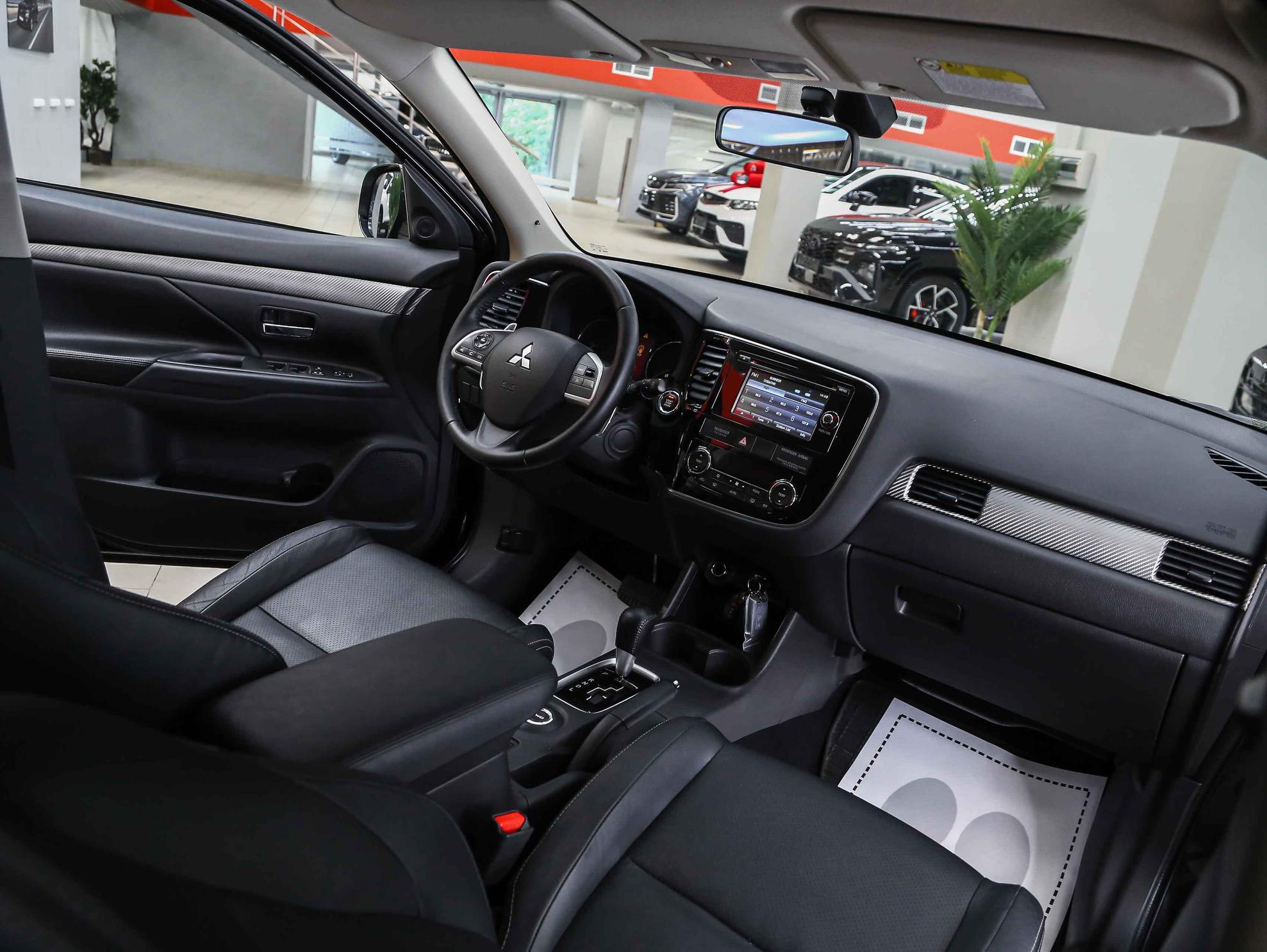 Mitsubishi Outlander 2013, черный, ДЦ Орехово