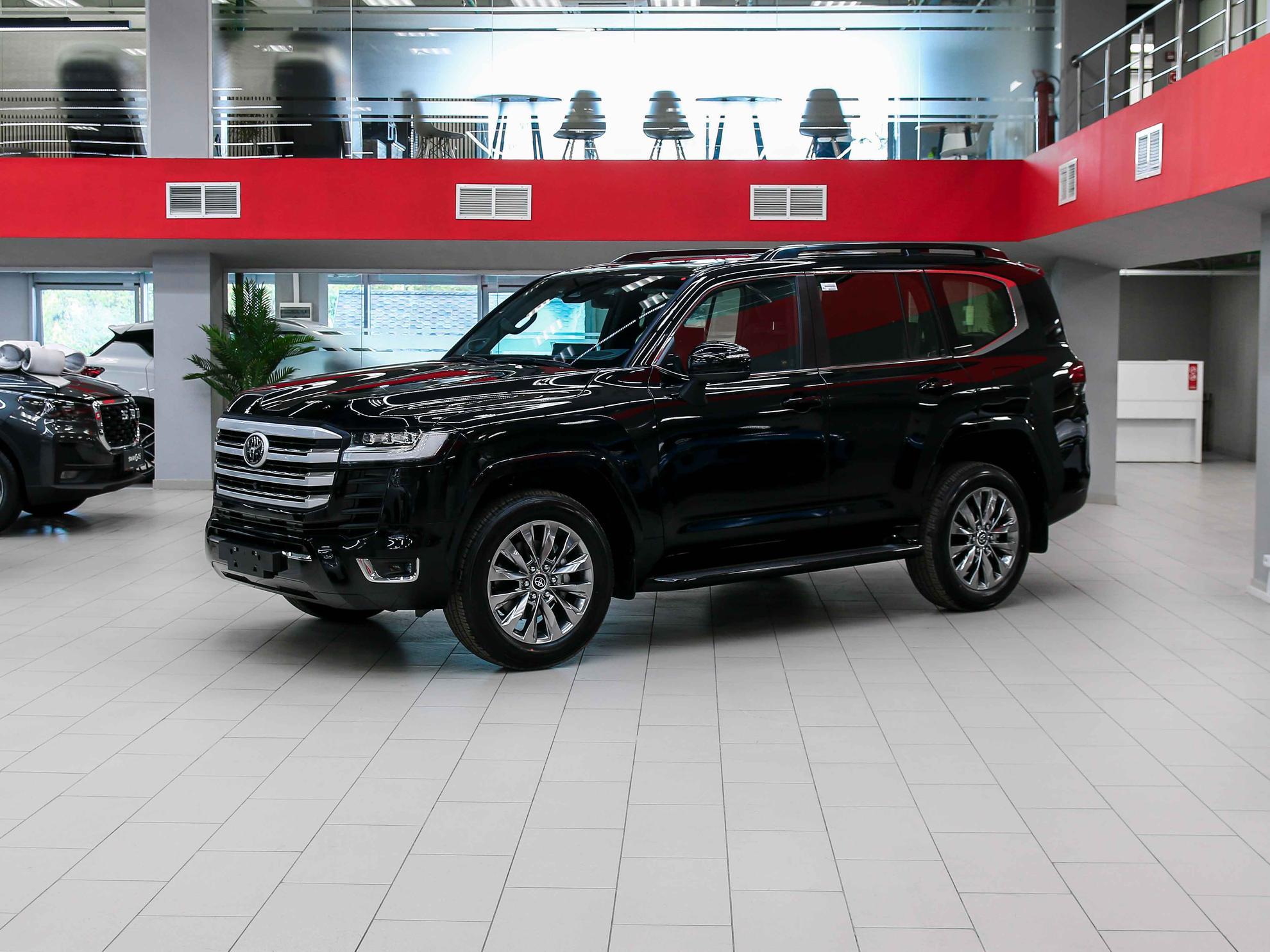 Toyota Land Cruiser 2026, черный, ДЦ Орехово