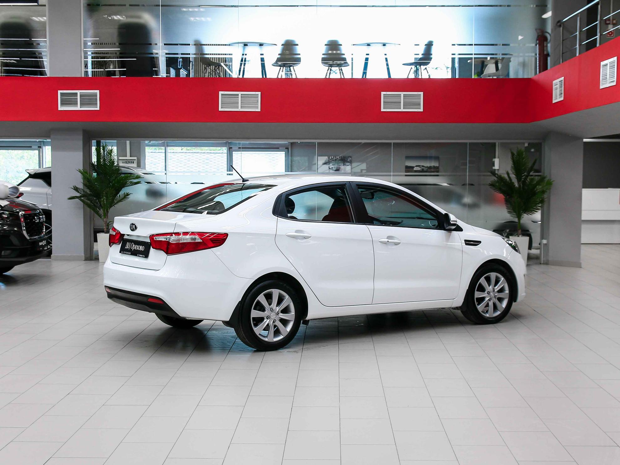 Kia Rio 2014, белый, ДЦ Орехово