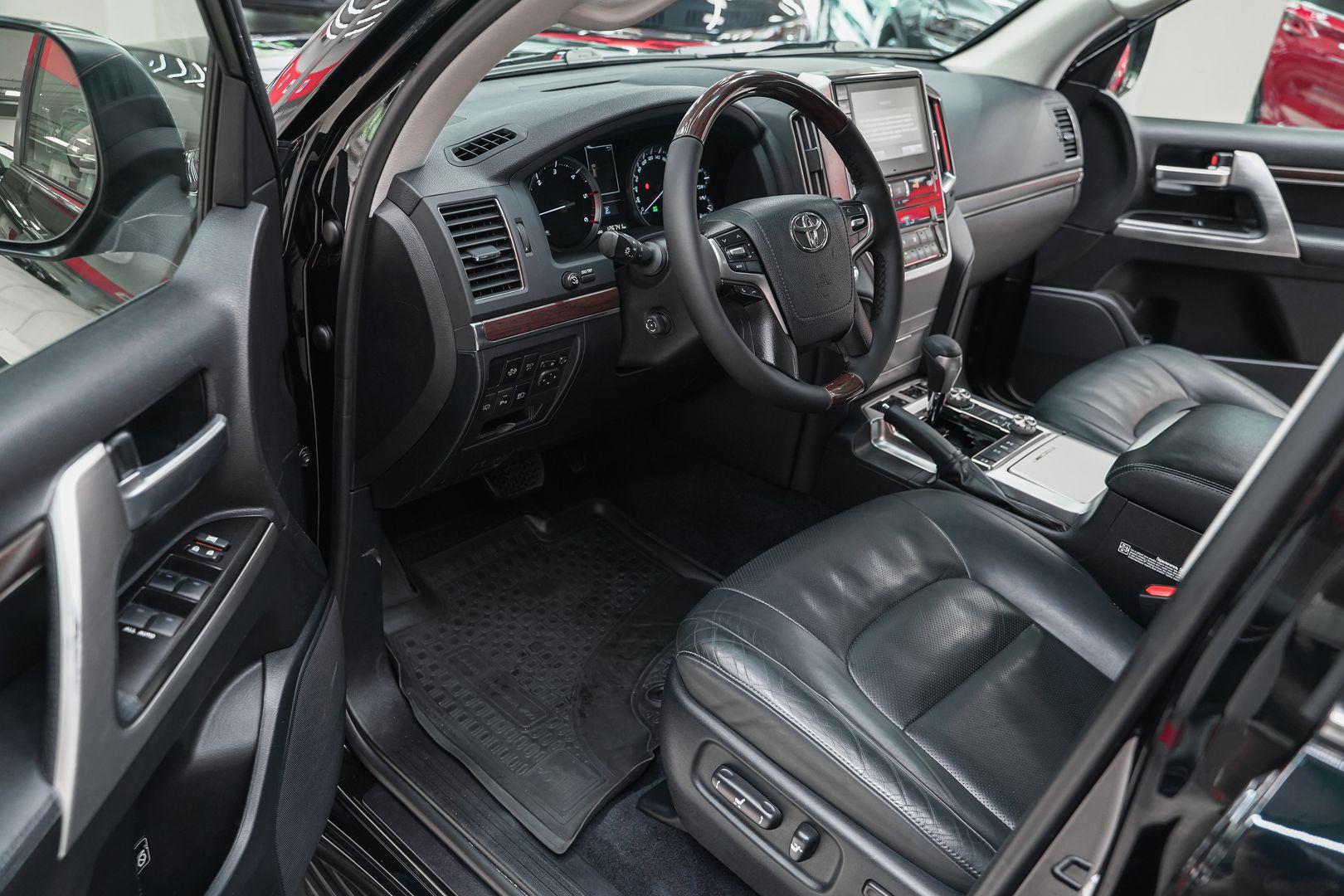 Toyota Land Cruiser 2016, черный, ДЦ Орехово