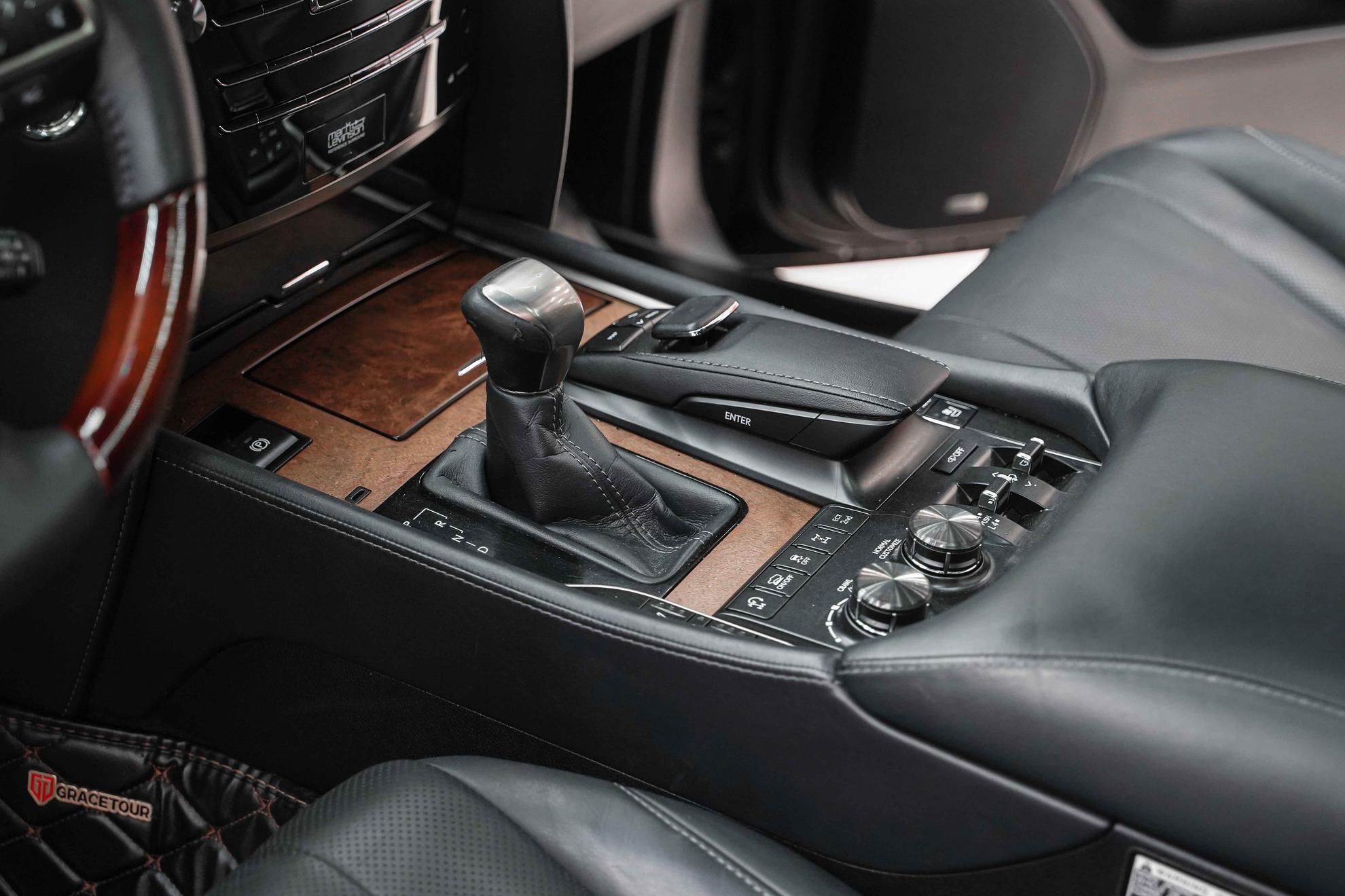 Lexus LX 2017, черный, ДЦ Орехово