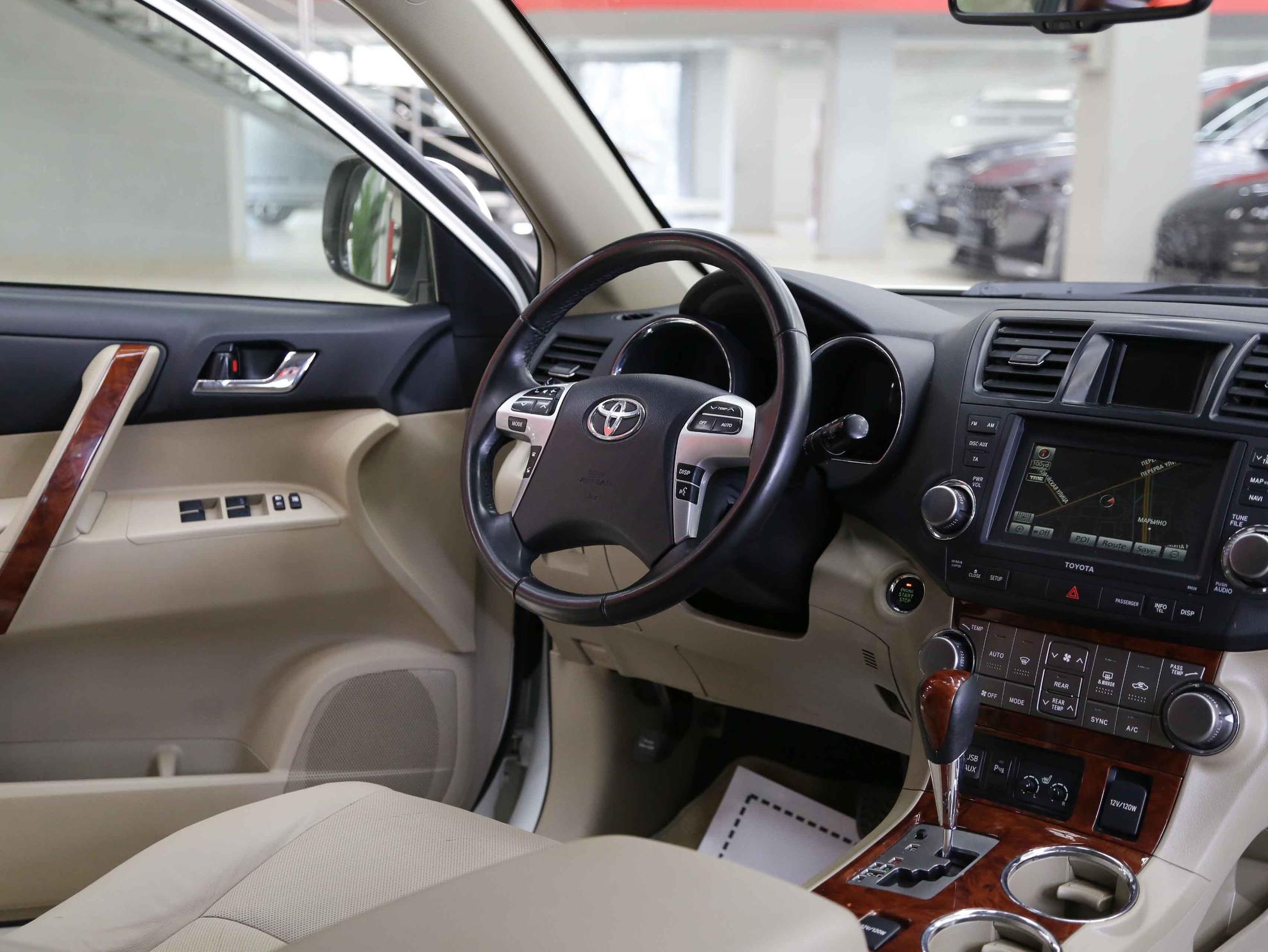 Toyota Highlander 2012, белый, ДЦ Орехово