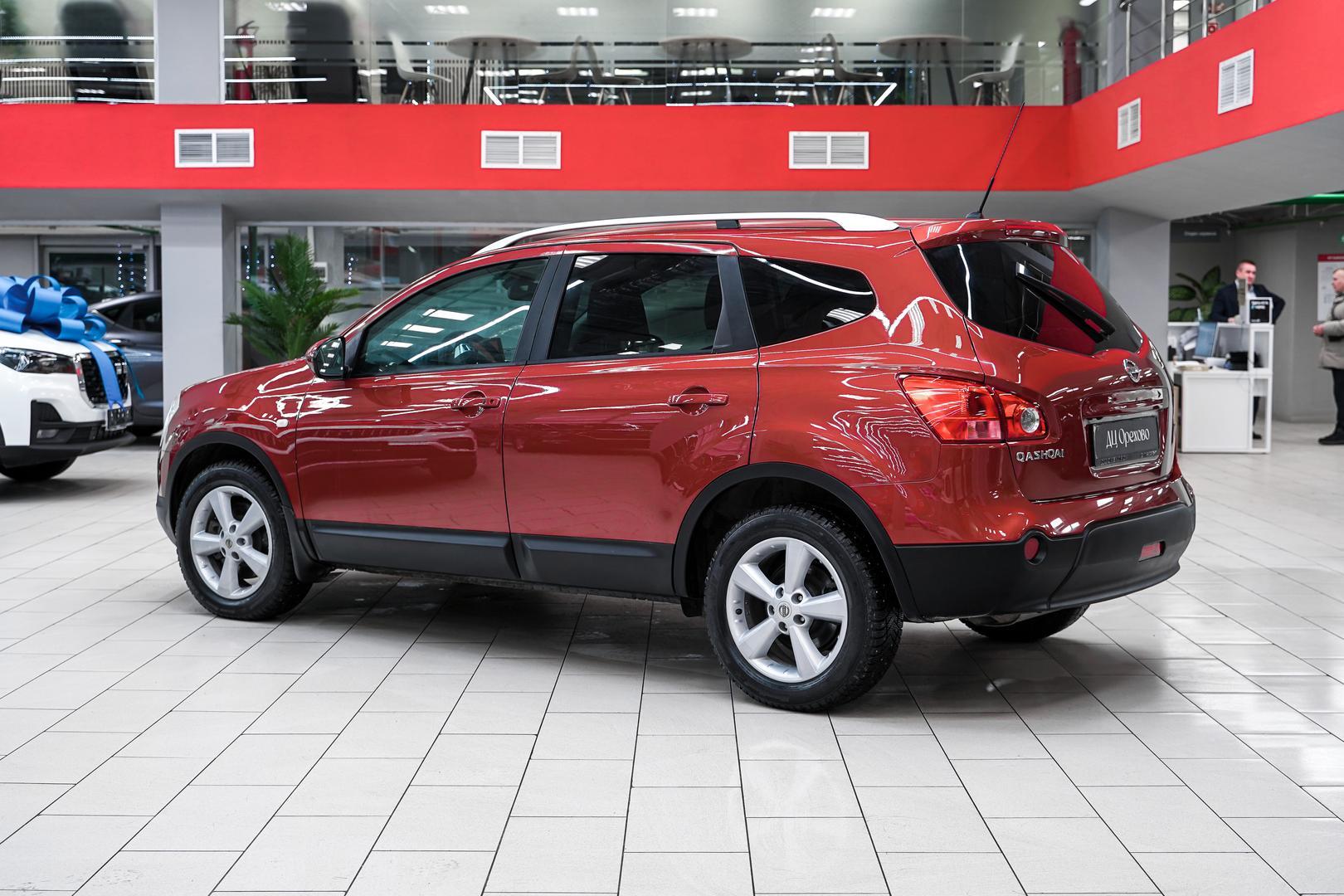 Nissan Qashqai+2 2008, красный, ДЦ Орехово