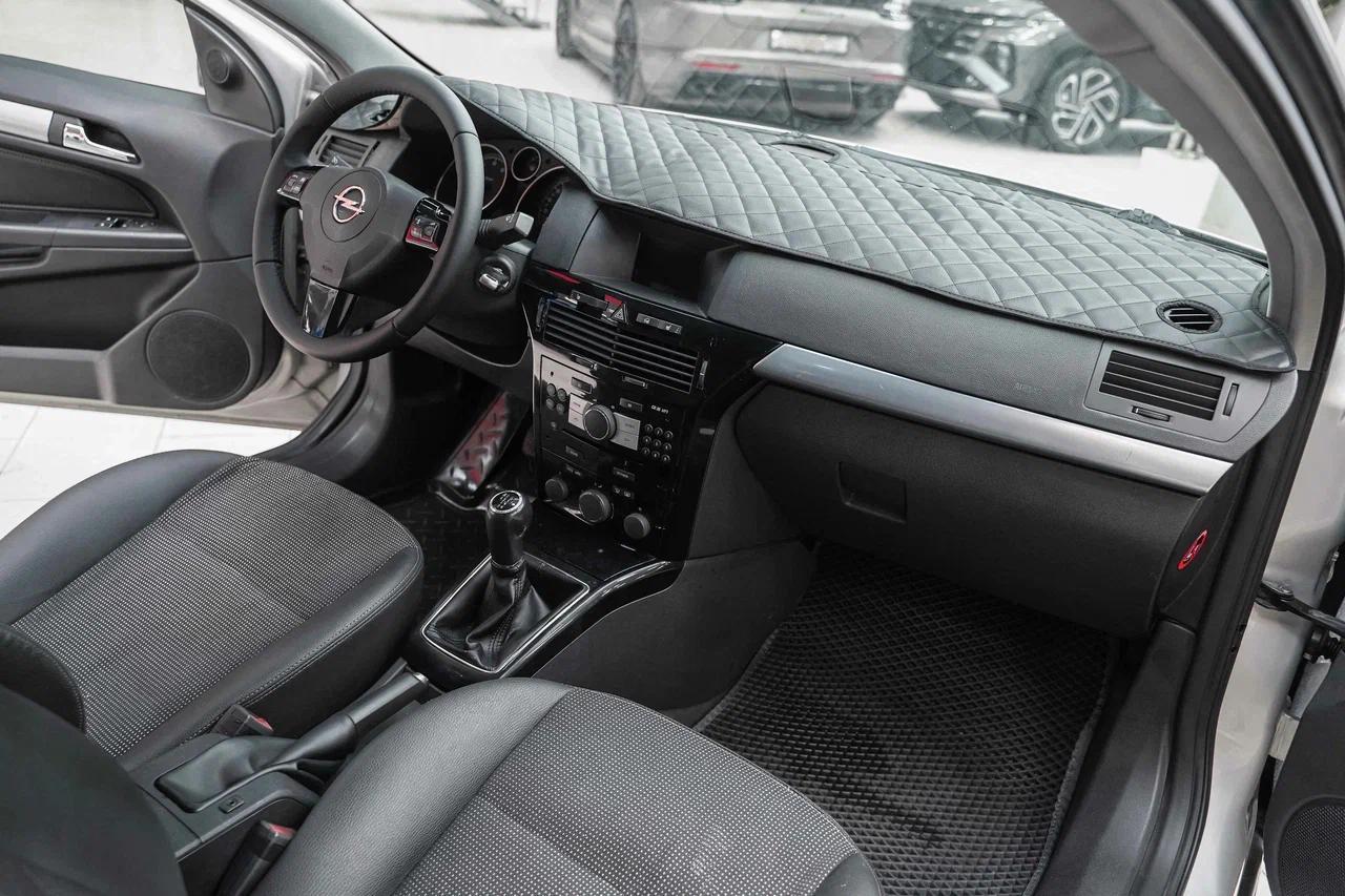 Opel Astra 2008, бежевый, ДЦ Орехово