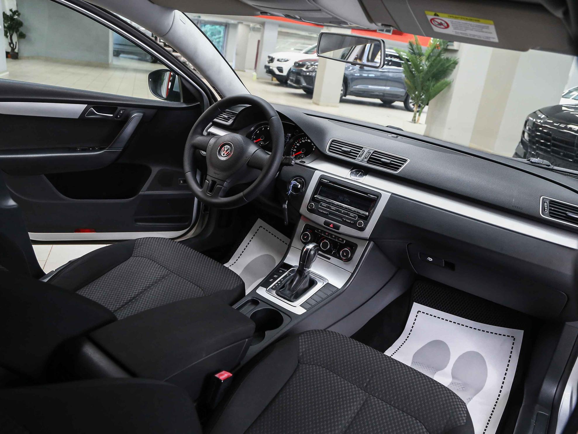 Volkswagen Passat 2011, серебряный, ДЦ Орехово