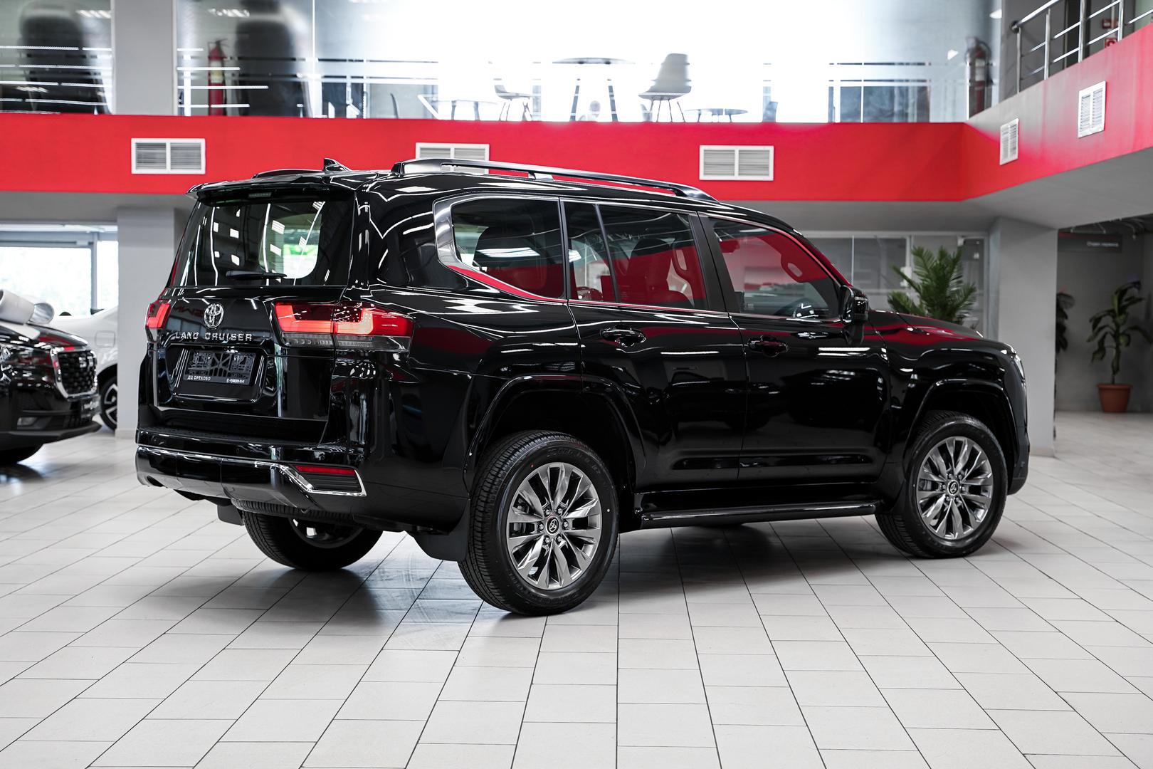 Toyota Land Cruiser 2024, черный, ДЦ Орехово