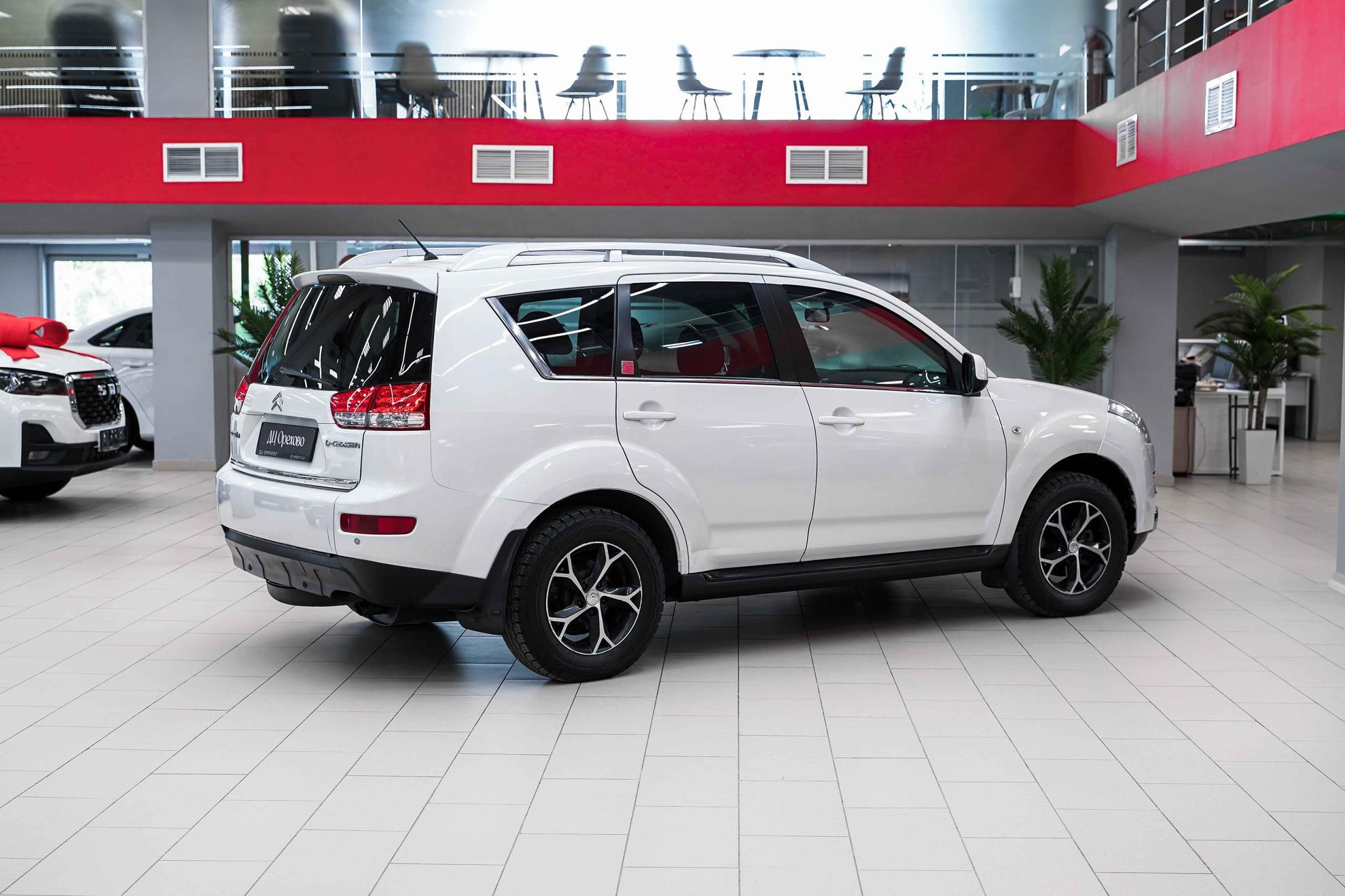 Citroen C-Crosser 2011, белый, ДЦ Орехово