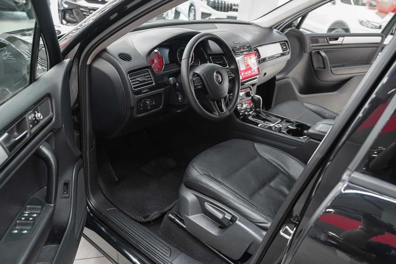 Volkswagen Touareg 2012, черный, ДЦ Орехово