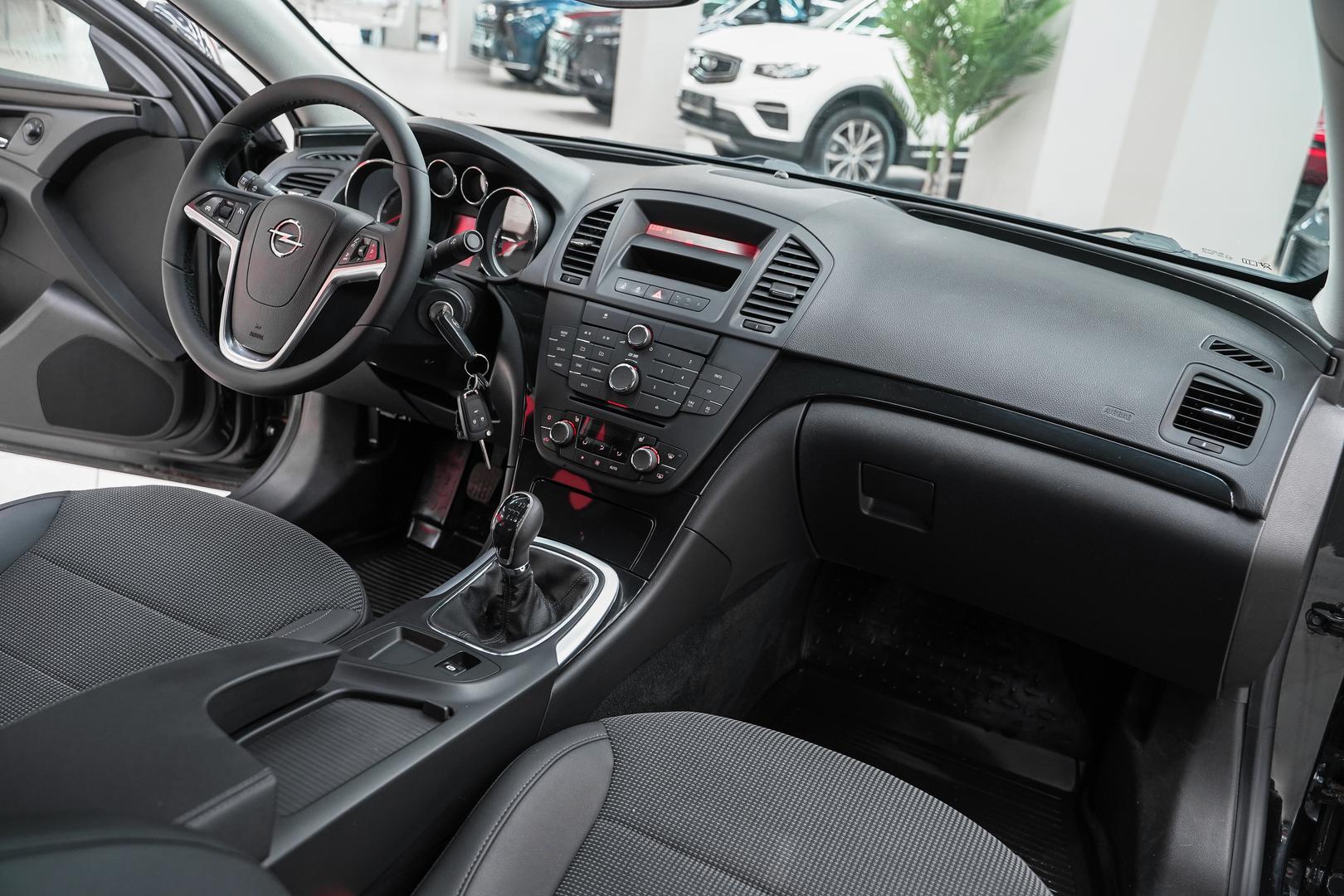 Opel Insignia 2010, черный, ДЦ Орехово