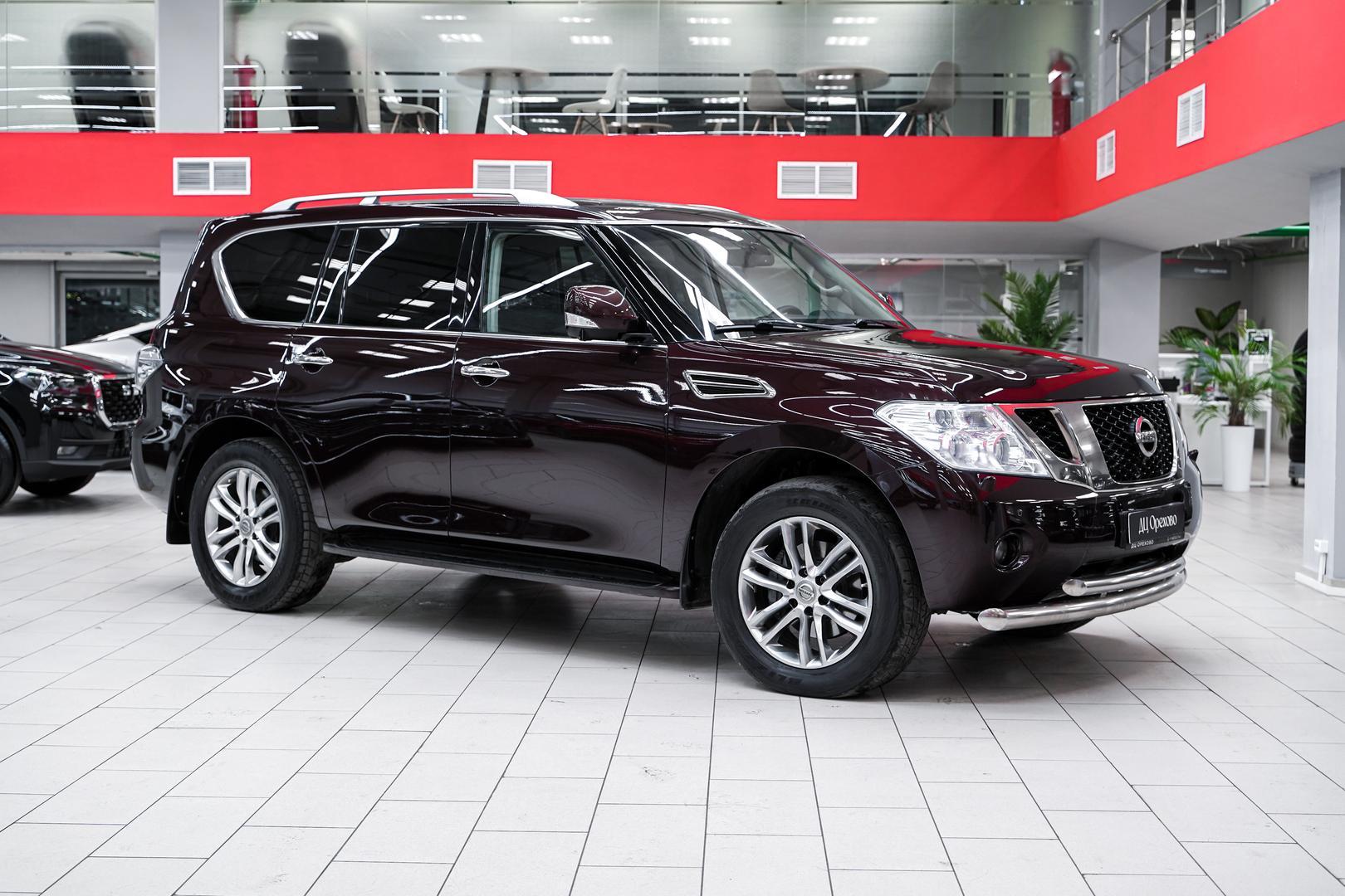 Nissan Patrol 2013, красный, ДЦ Орехово
