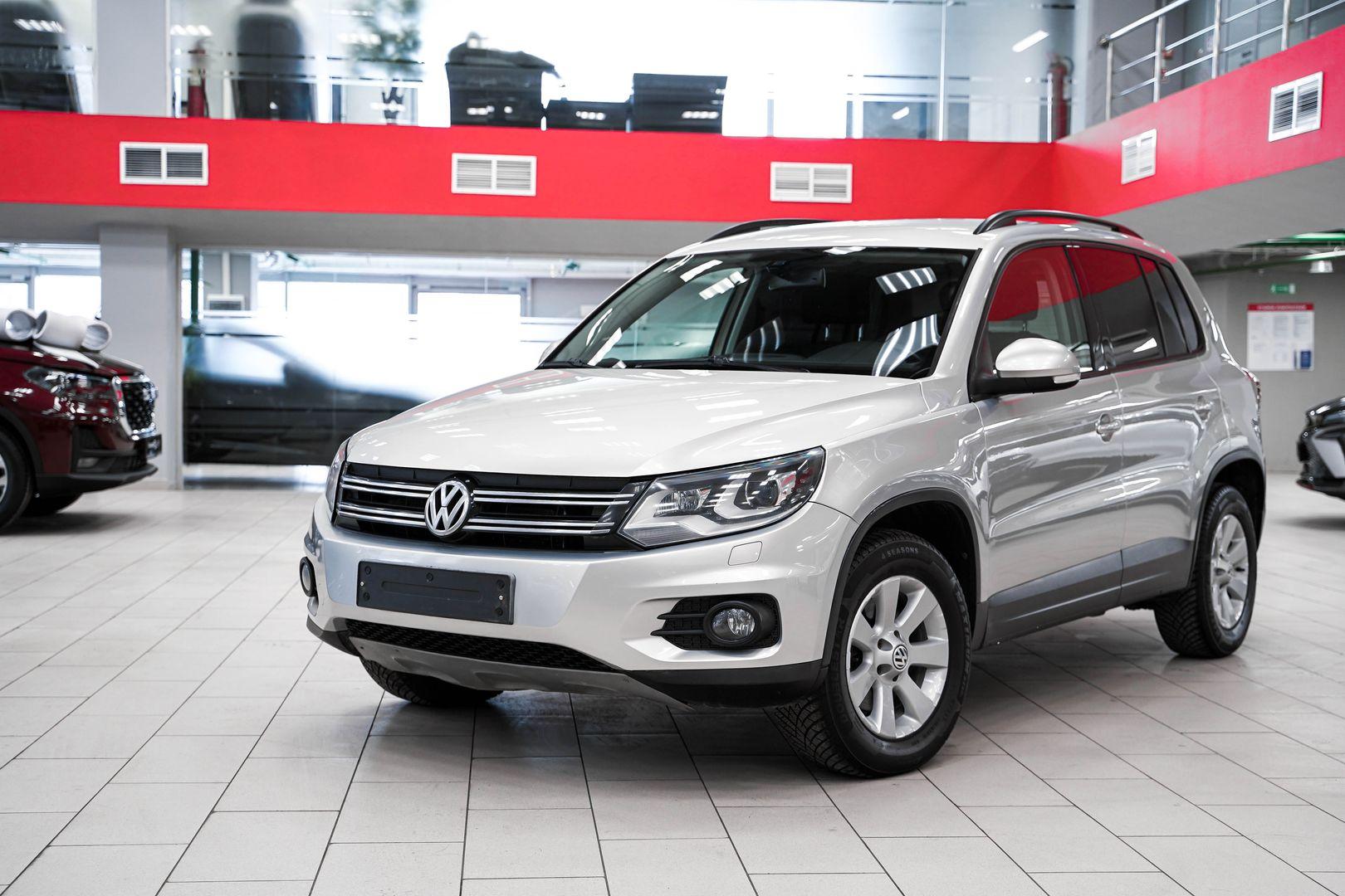 Volkswagen Tiguan 2012, серебряный, ДЦ Орехово