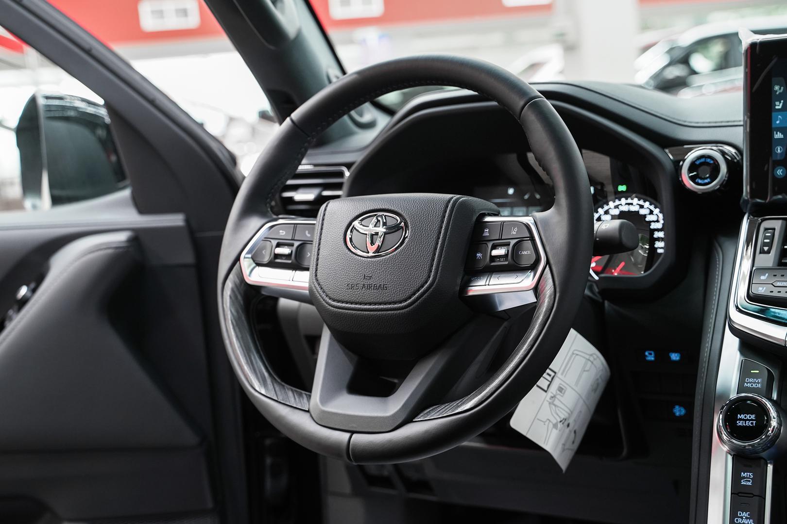 Toyota Land Cruiser 2024, черный, ДЦ Орехово