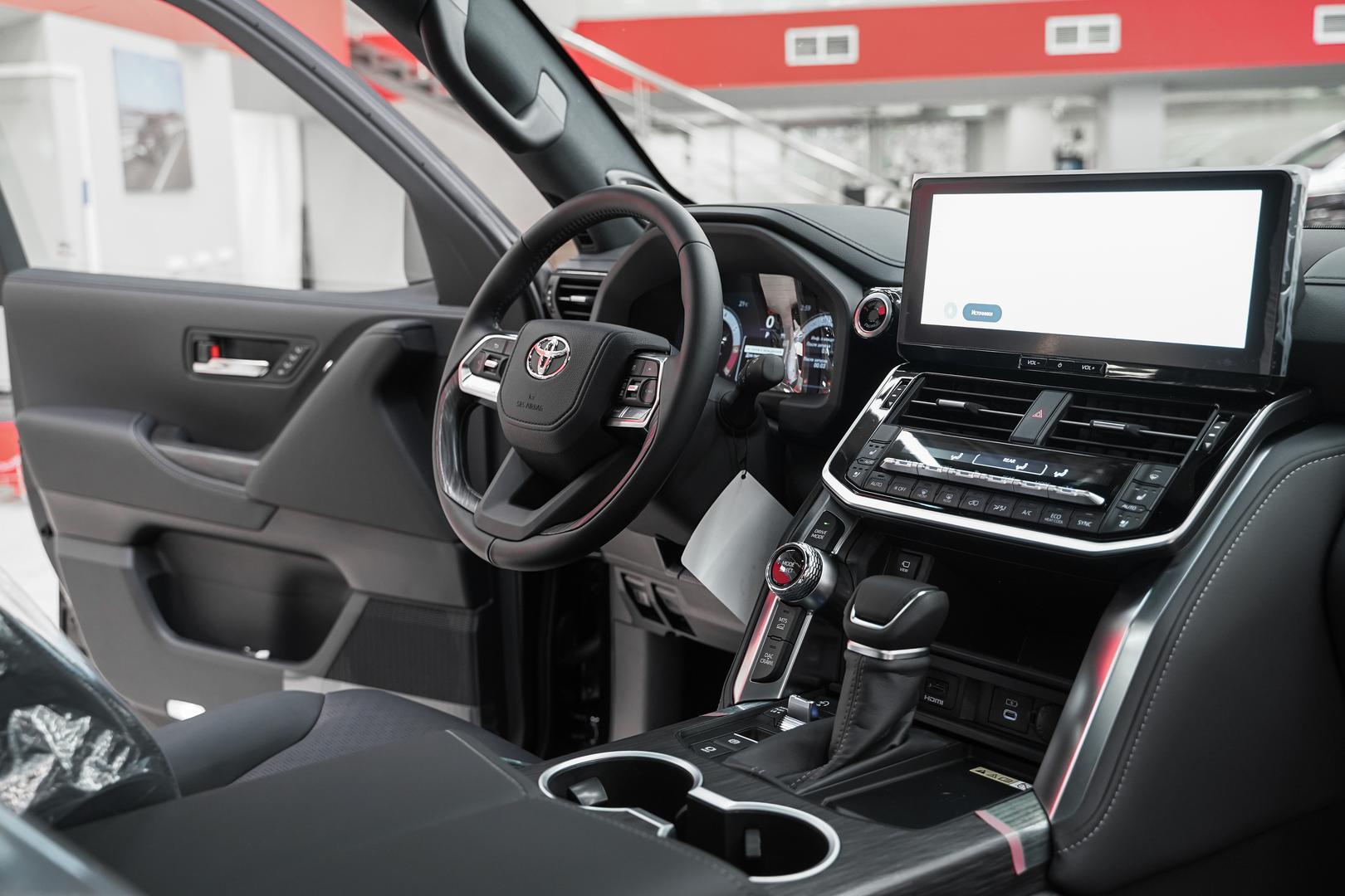 Toyota Land Cruiser 2025, черный, ДЦ Орехово