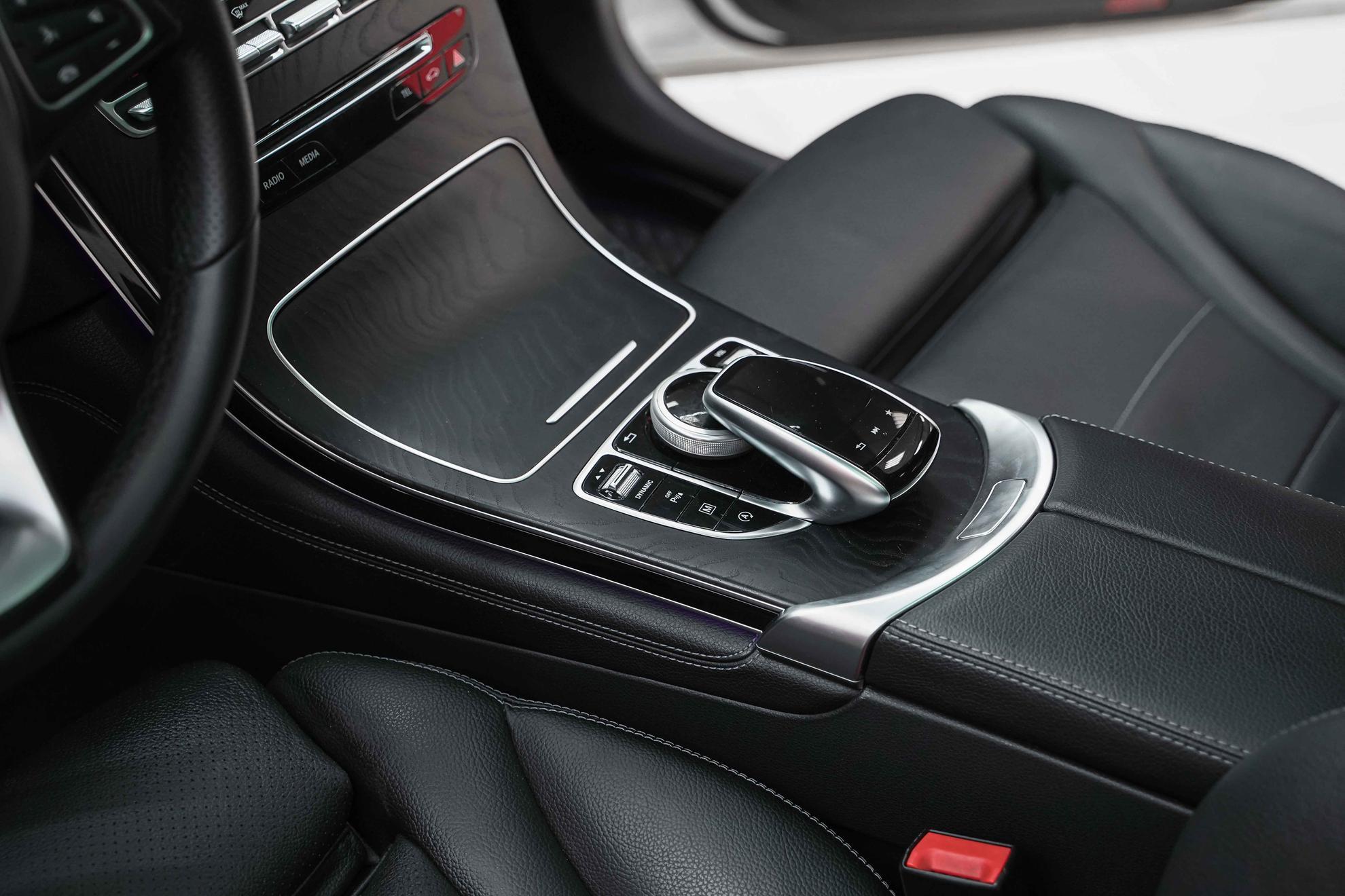 Mercedes-Benz GLC 2016, белый, ДЦ Орехово