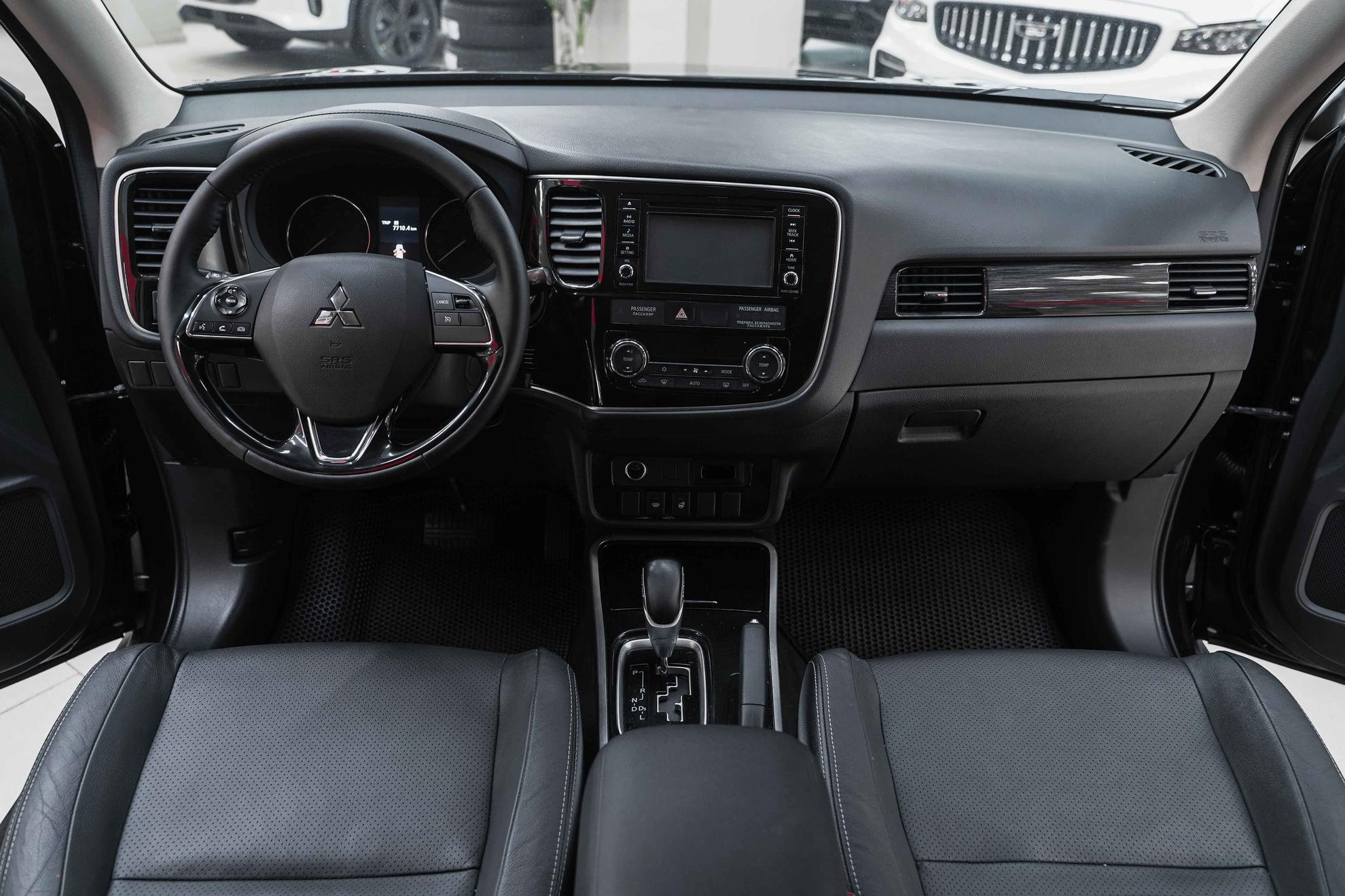 Mitsubishi Outlander 2017, черный, ДЦ Орехово