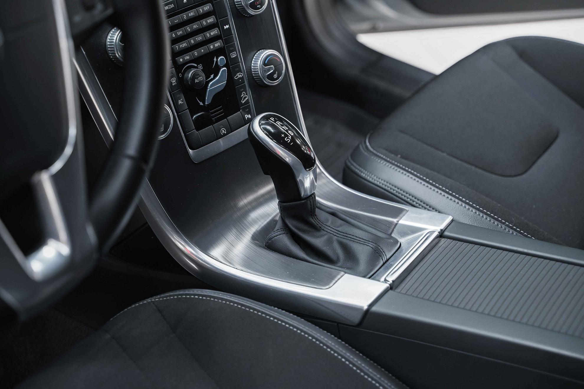 Volvo XC60 2015, серый, ДЦ Орехово