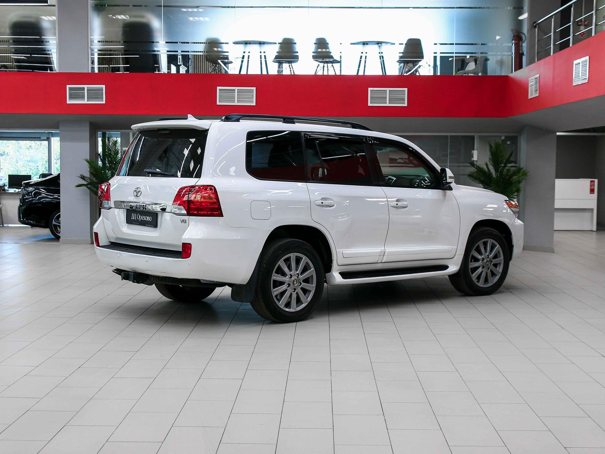 Toyota Land Cruiser 2013, белый, ДЦ Орехово