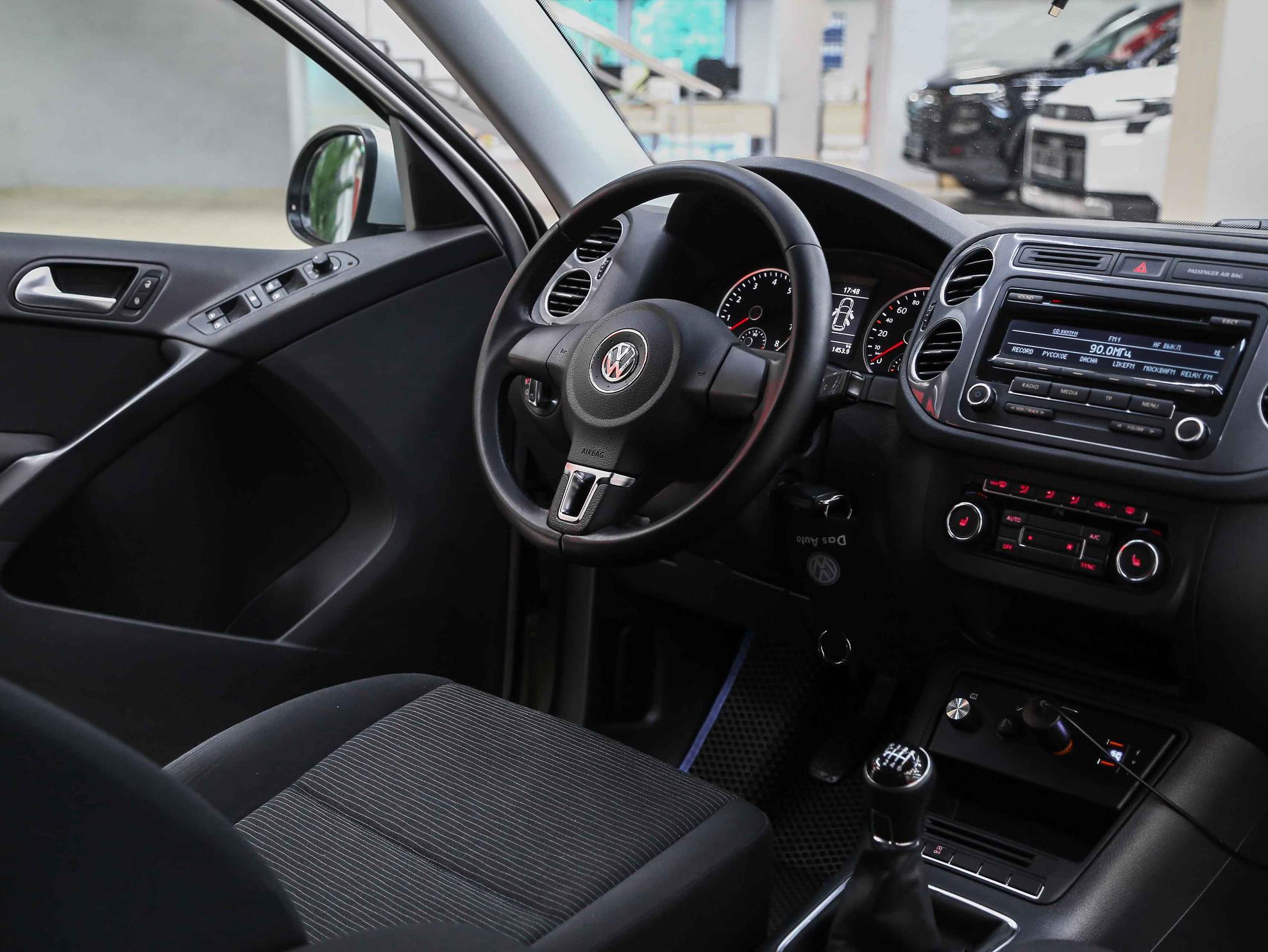 Volkswagen Tiguan 2013, серебряный, ДЦ Орехово