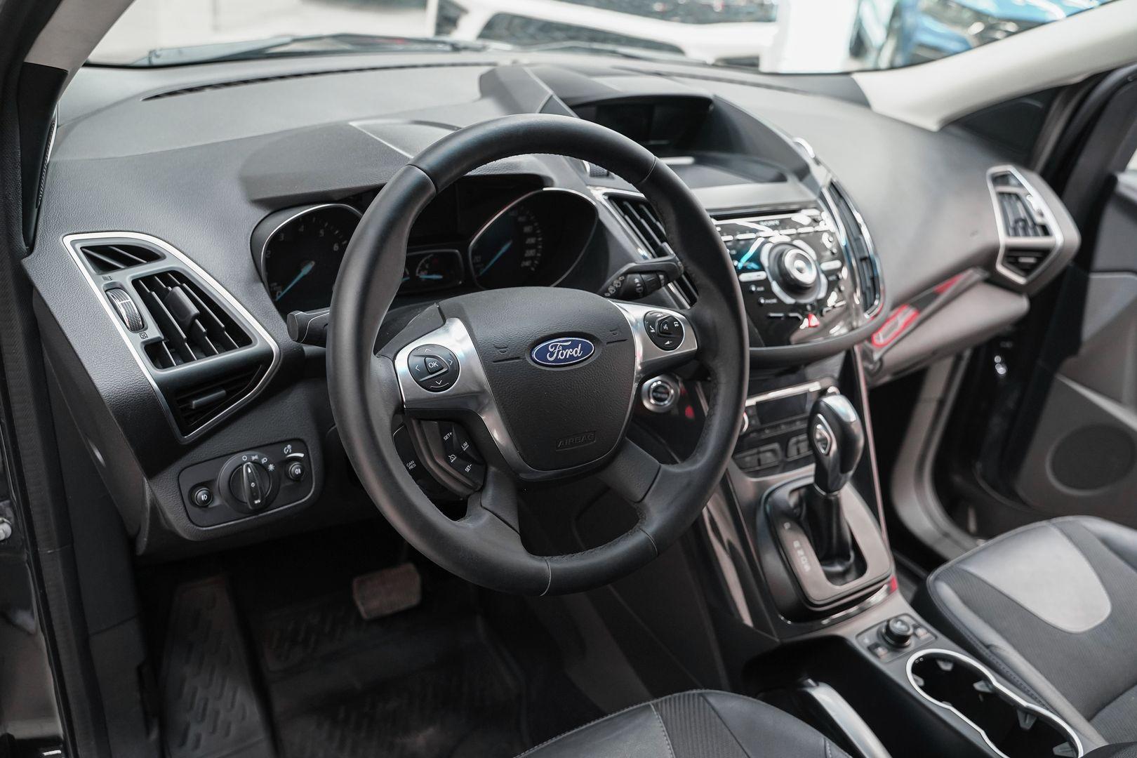 Ford Kuga 2013, черный, ДЦ Орехово