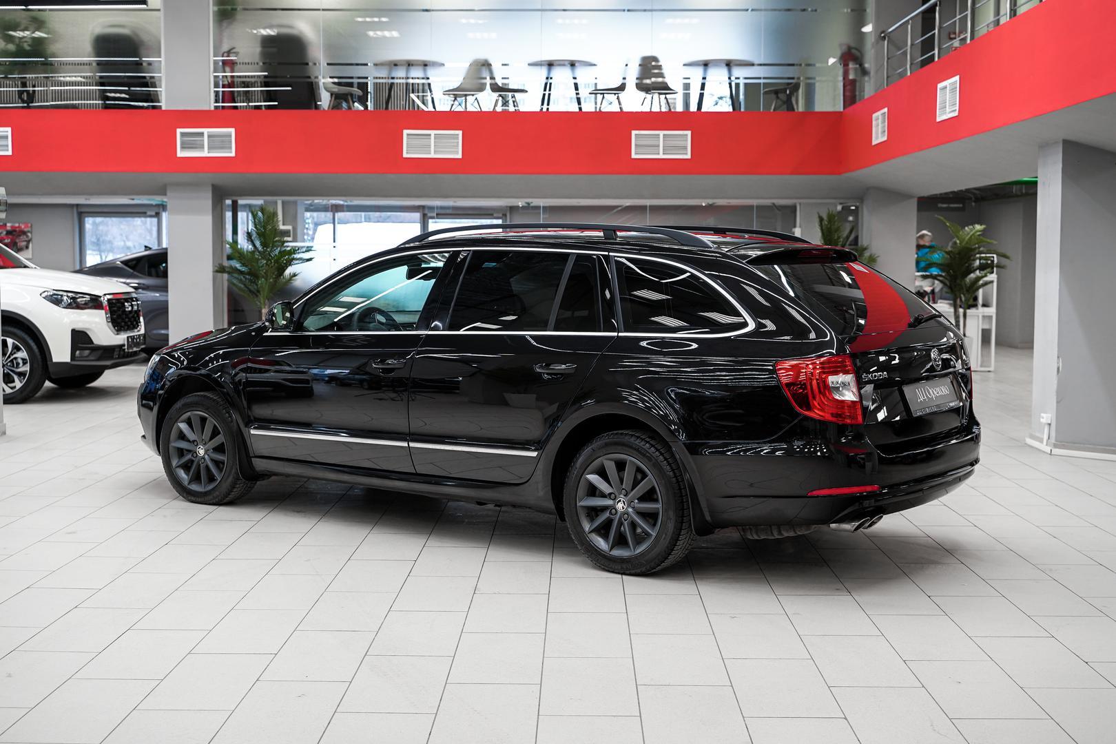 Skoda Superb 2013, черный, ДЦ Орехово