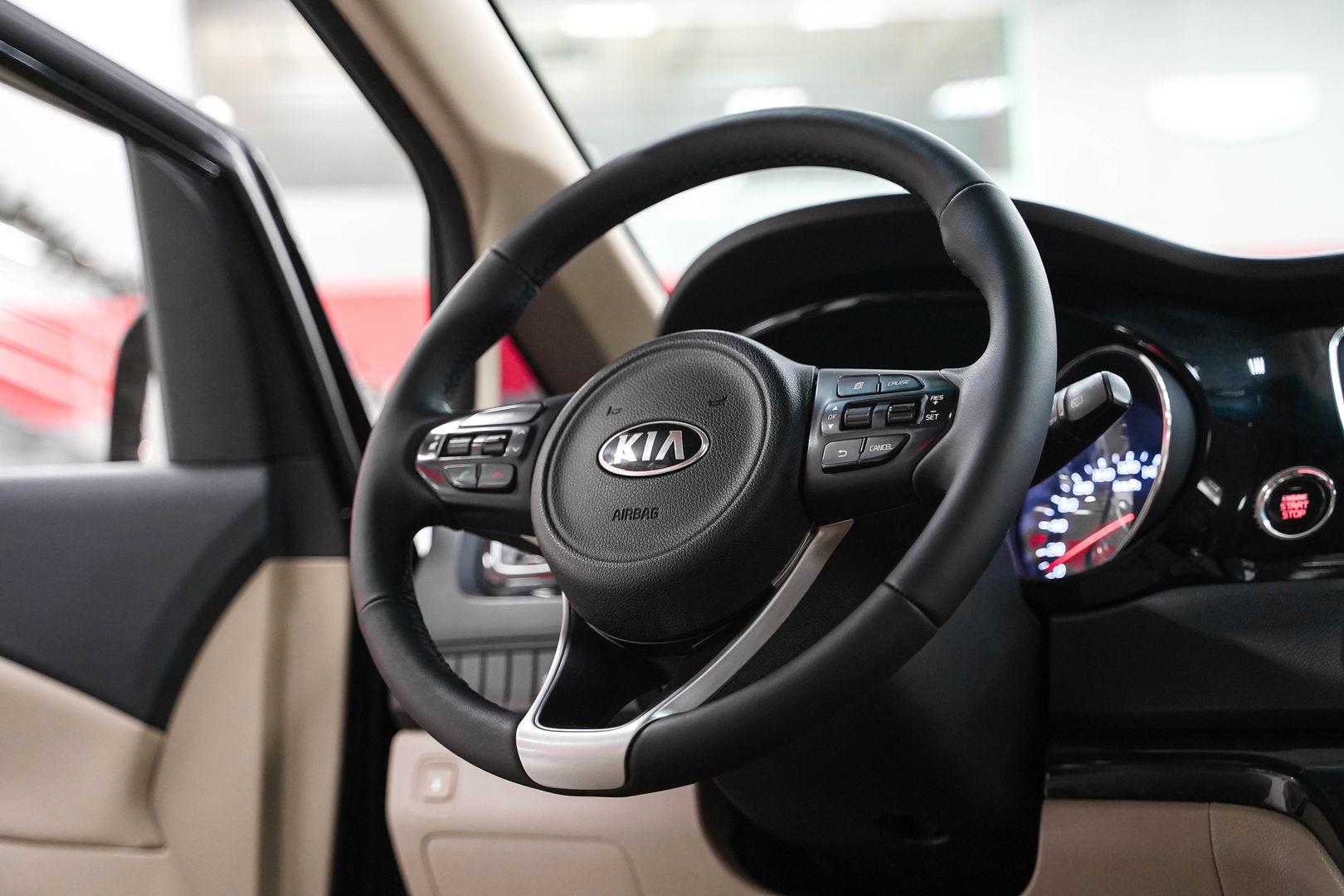 Kia Carnival 2017, черный, ДЦ Орехово
