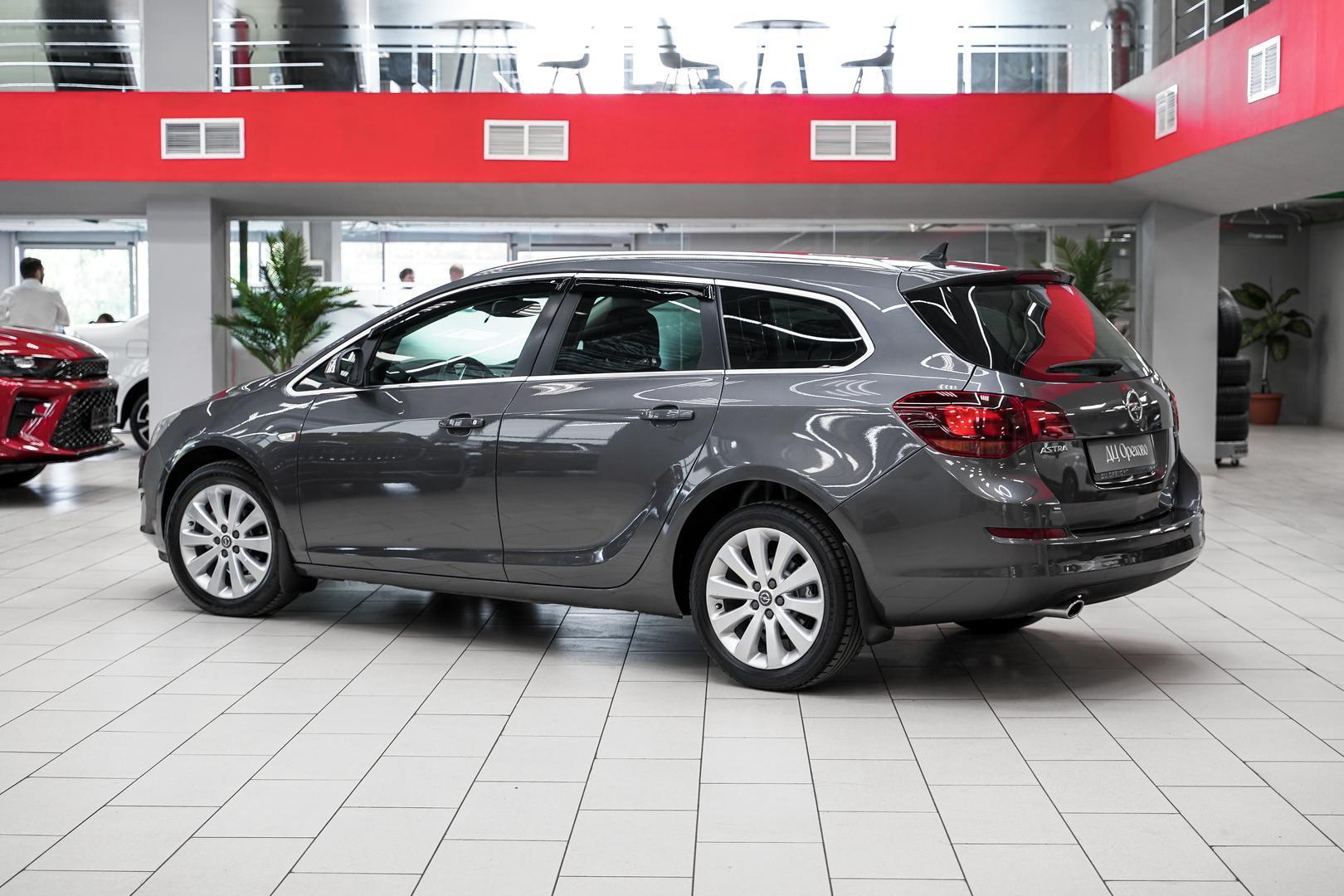 Opel Astra 2012, серый, ДЦ Орехово