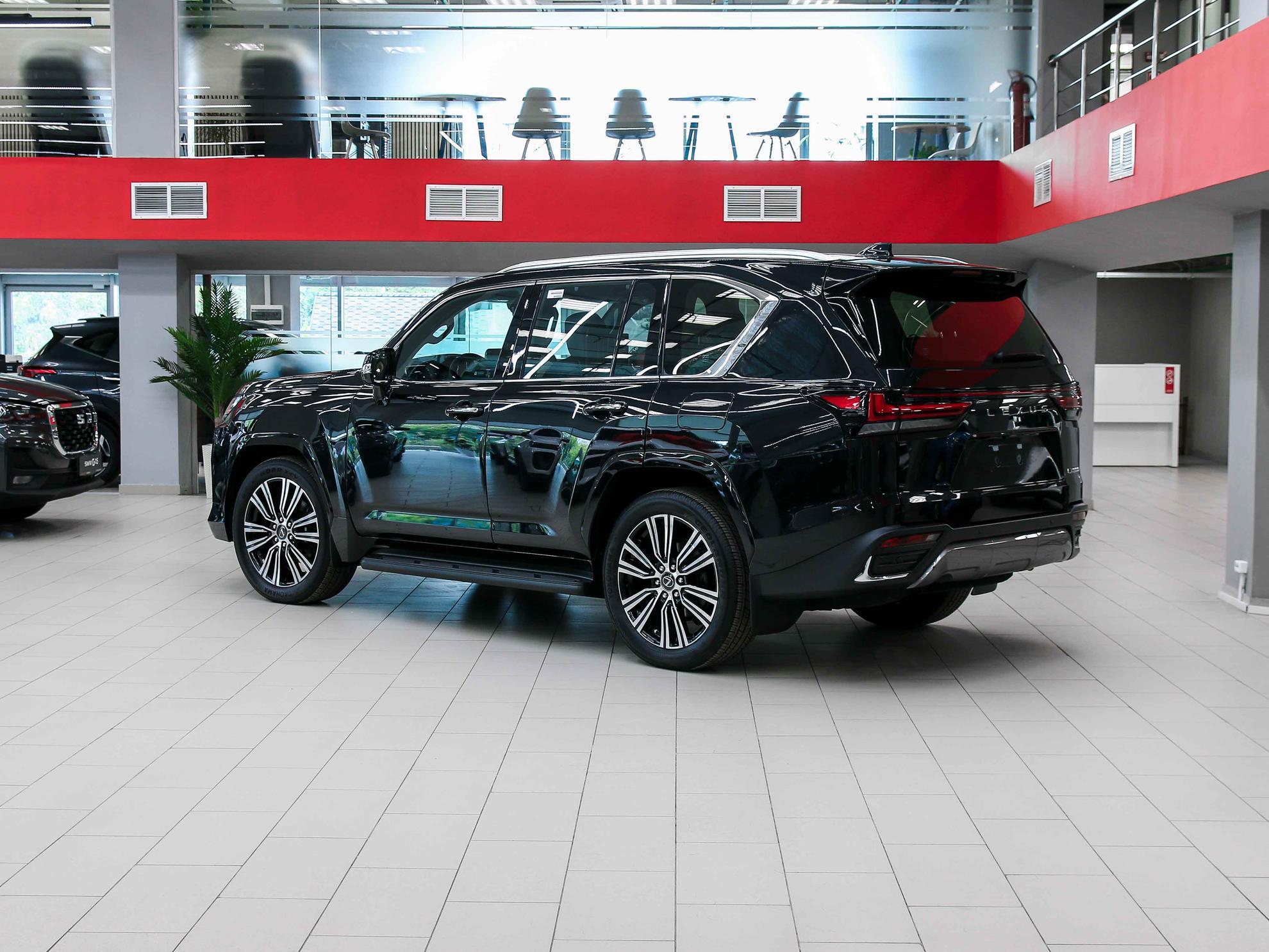 Lexus LX 2026, черный, ДЦ Орехово