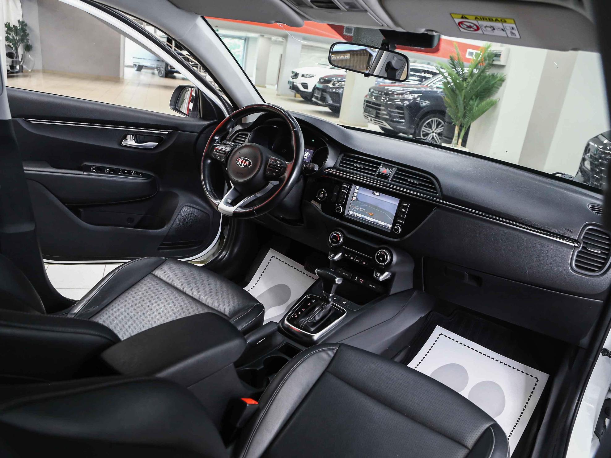 Kia Rio X-Line 2018, белый, ДЦ Орехово