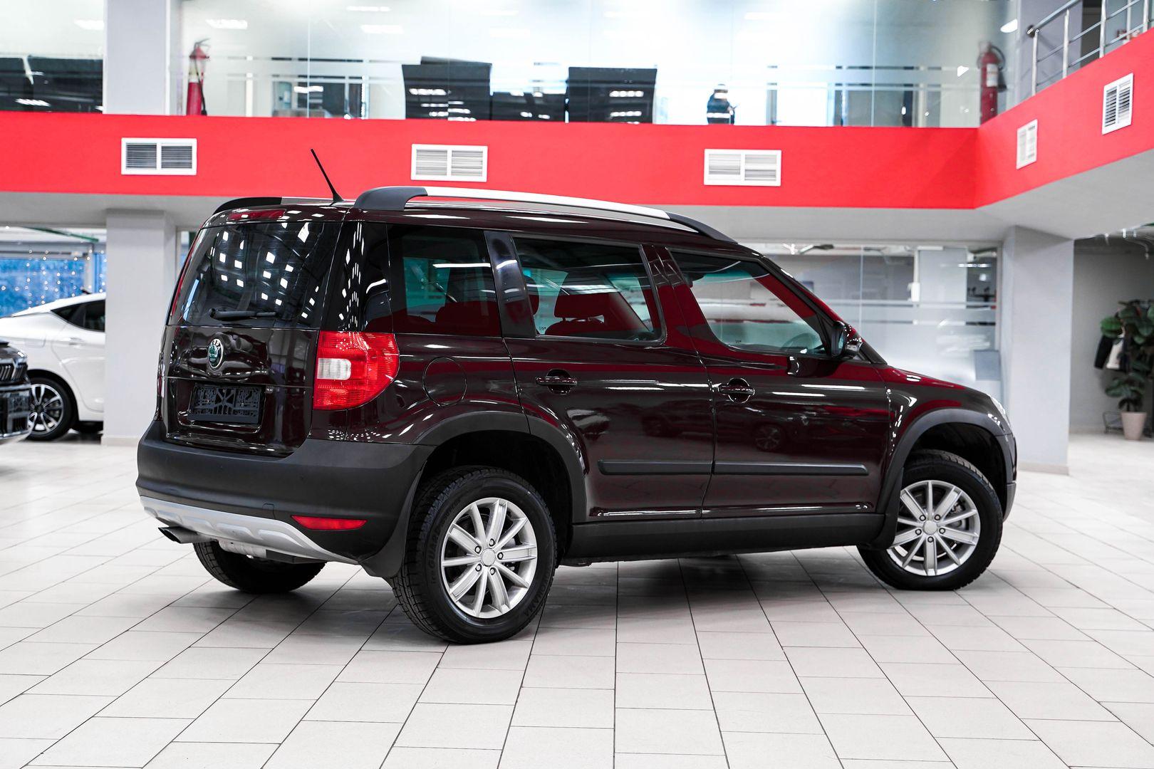 Skoda Yeti 2013, пурпурный, ДЦ Орехово
