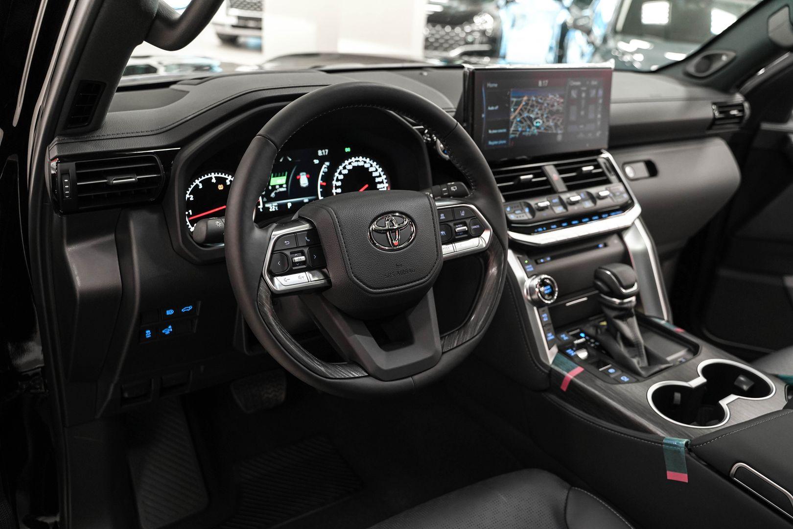 Toyota Land Cruiser 2024, черный, ДЦ Орехово
