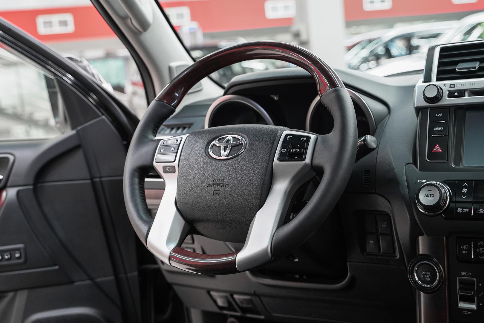 Toyota Land Cruiser Prado 2014, черный, ДЦ Орехово