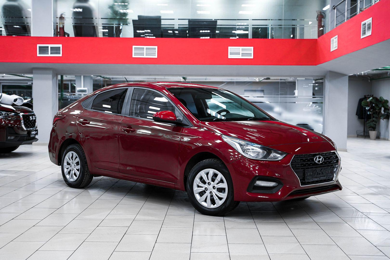 Hyundai Solaris 2018, красный, ДЦ Орехово