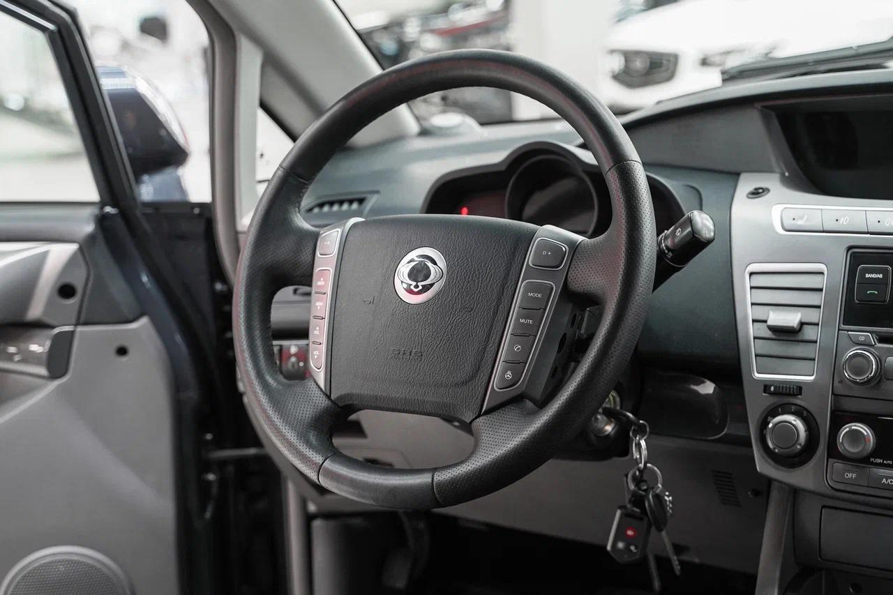 SsangYong Stavic 2014, серый, ДЦ Орехово