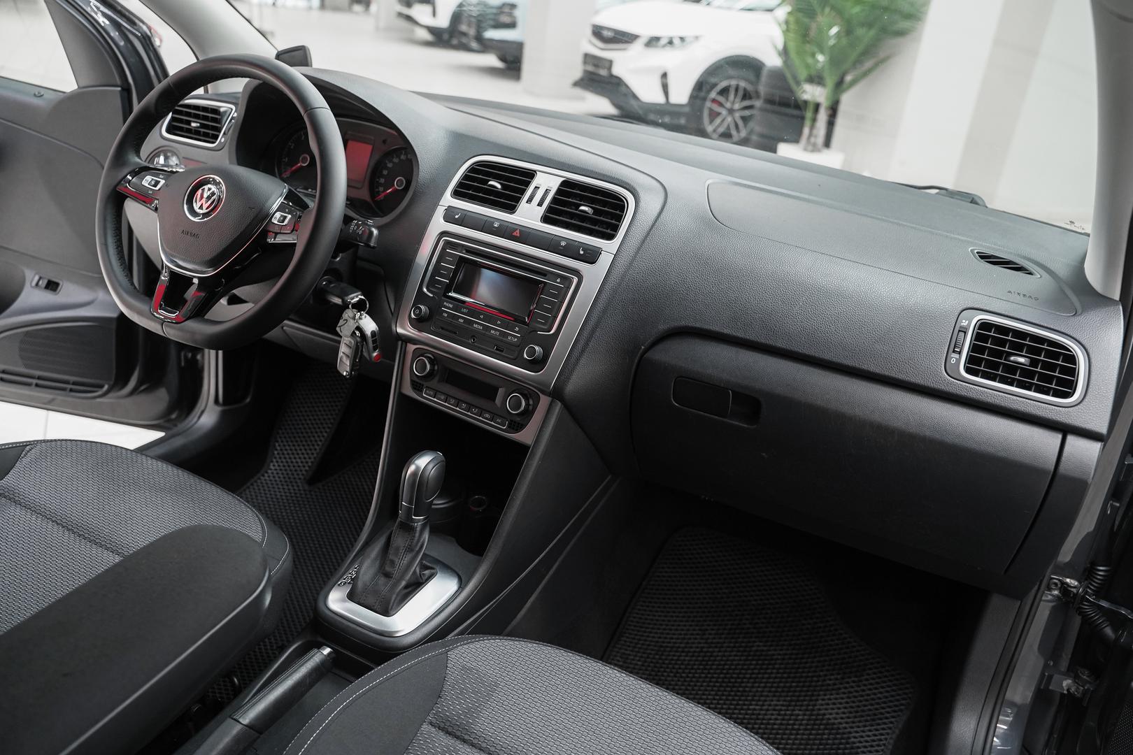 Volkswagen Polo 2016, черный, ДЦ Орехово