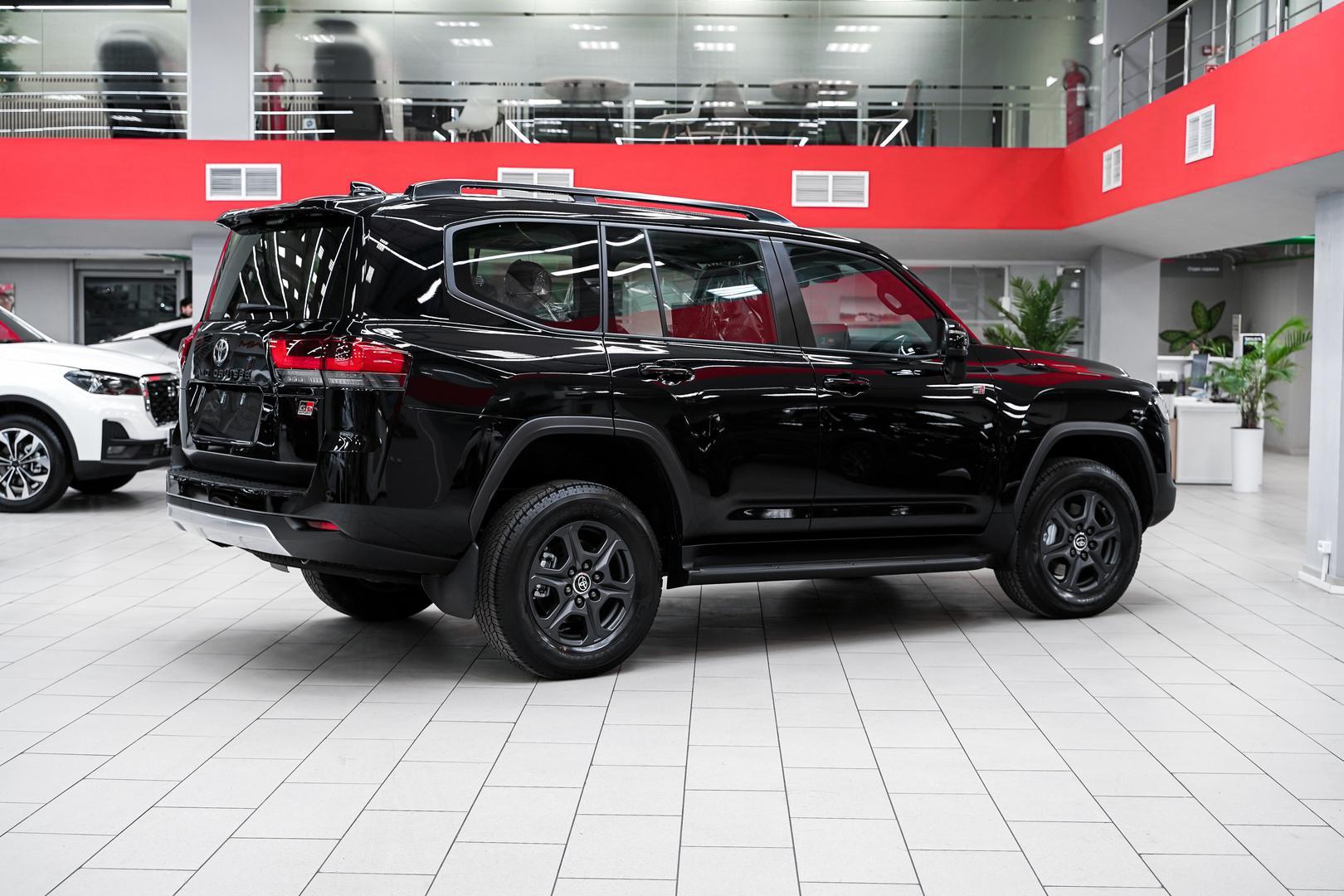 Toyota Land Cruiser 2025, черный, ДЦ Орехово