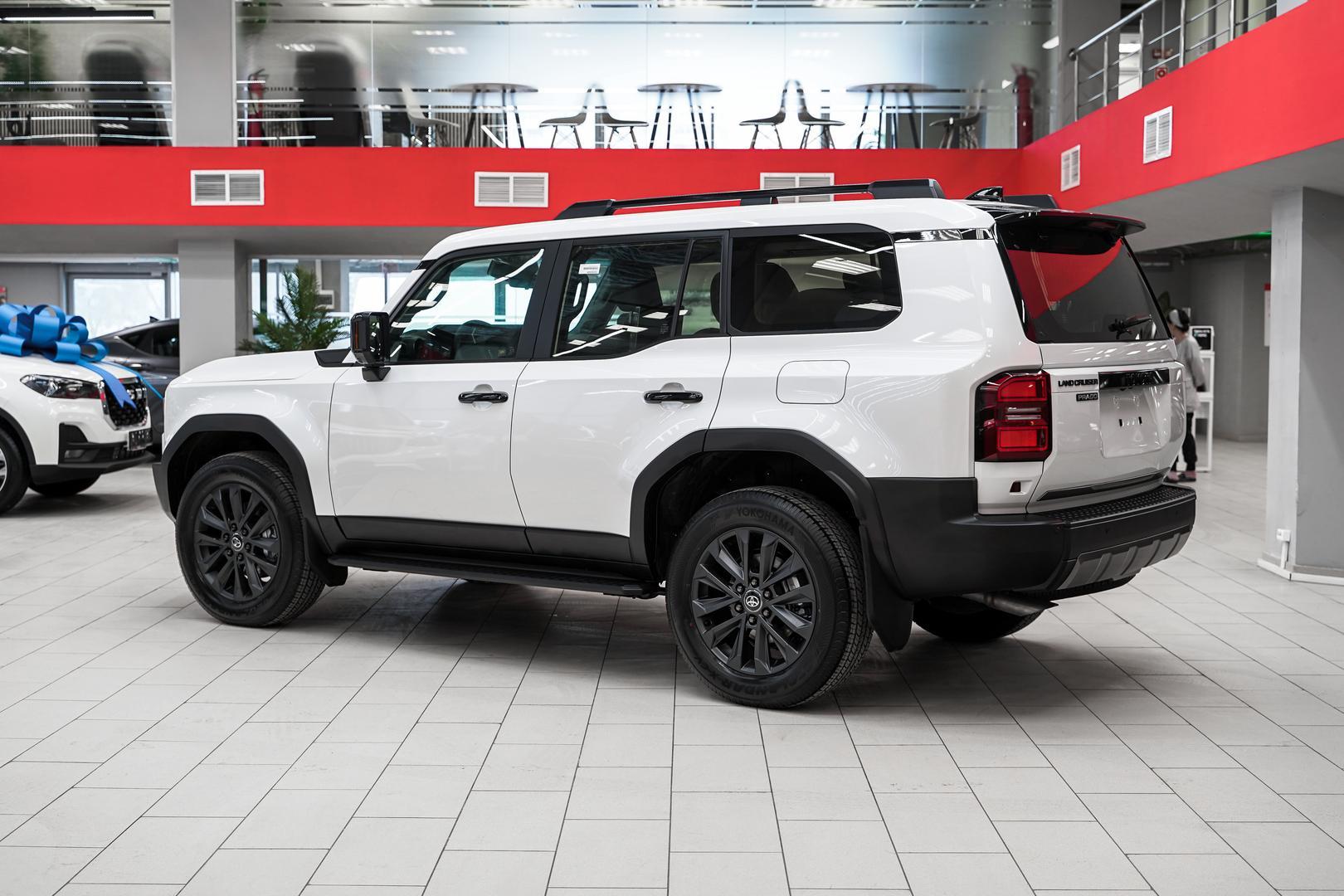 Toyota Land Cruiser Prado 2025, белый, ДЦ Орехово