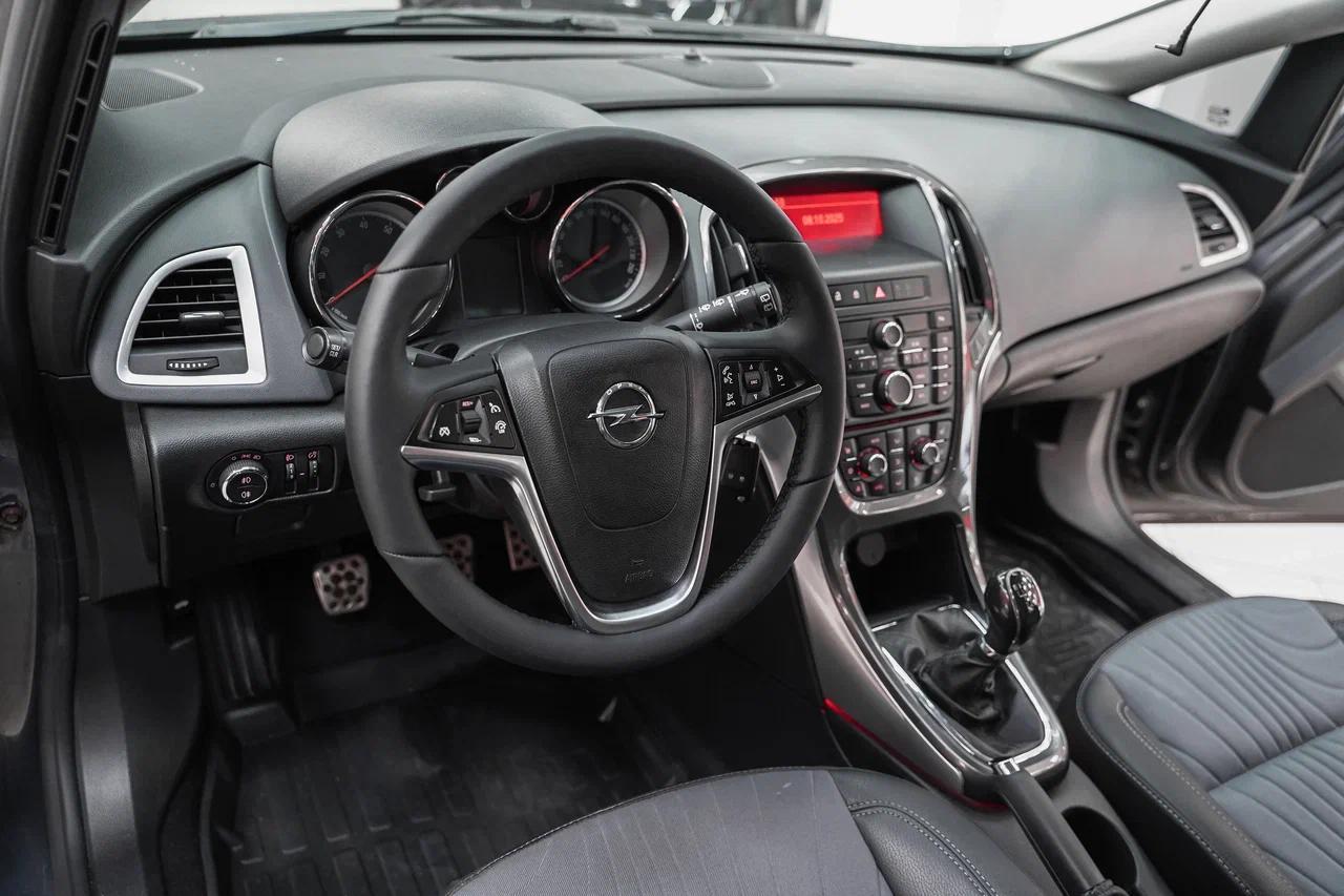 Opel Astra 2013, серый, ДЦ Орехово