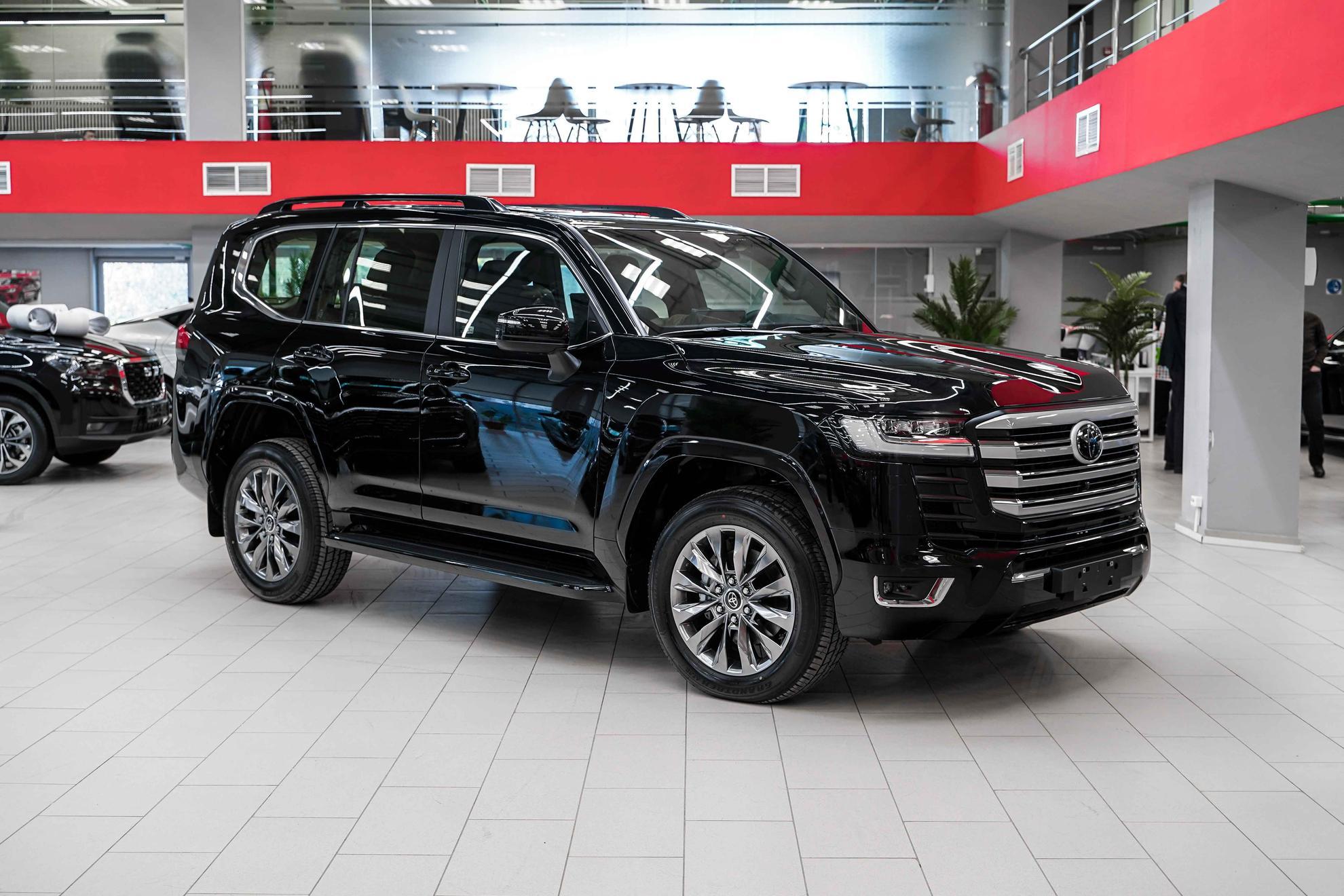 Toyota Land Cruiser 2026, черный, ДЦ Орехово