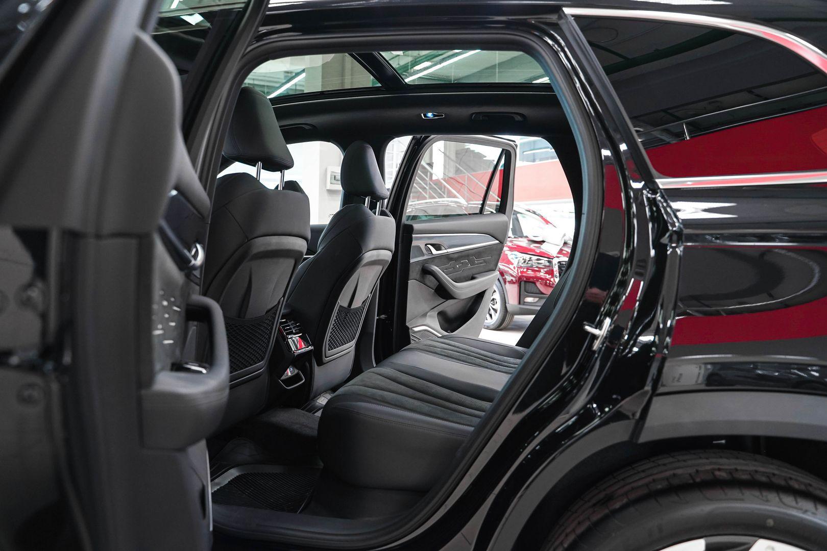 Geely Monjaro 2024, серый, ДЦ Орехово