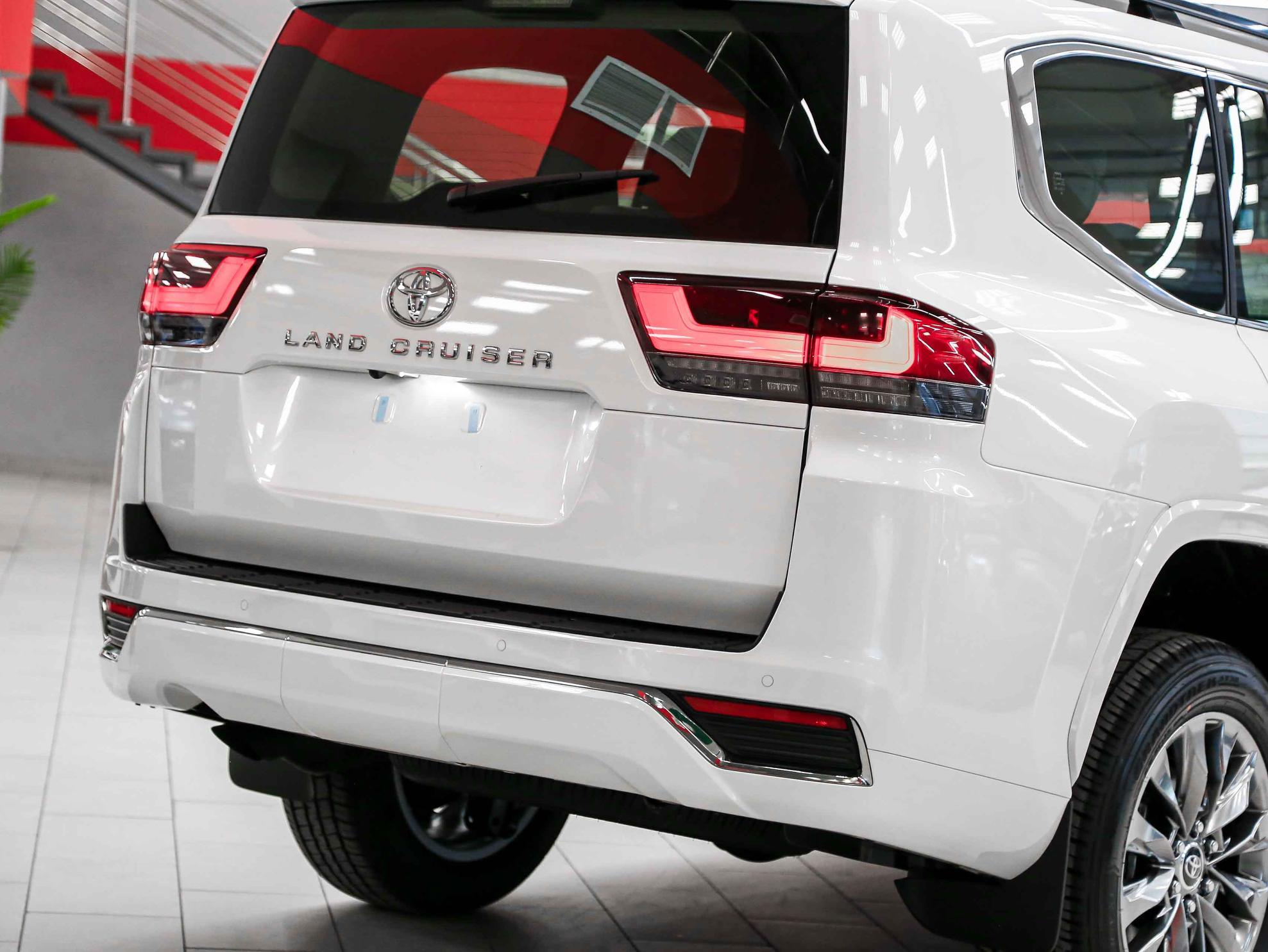 Toyota Land Cruiser 2026, белый, ДЦ Орехово