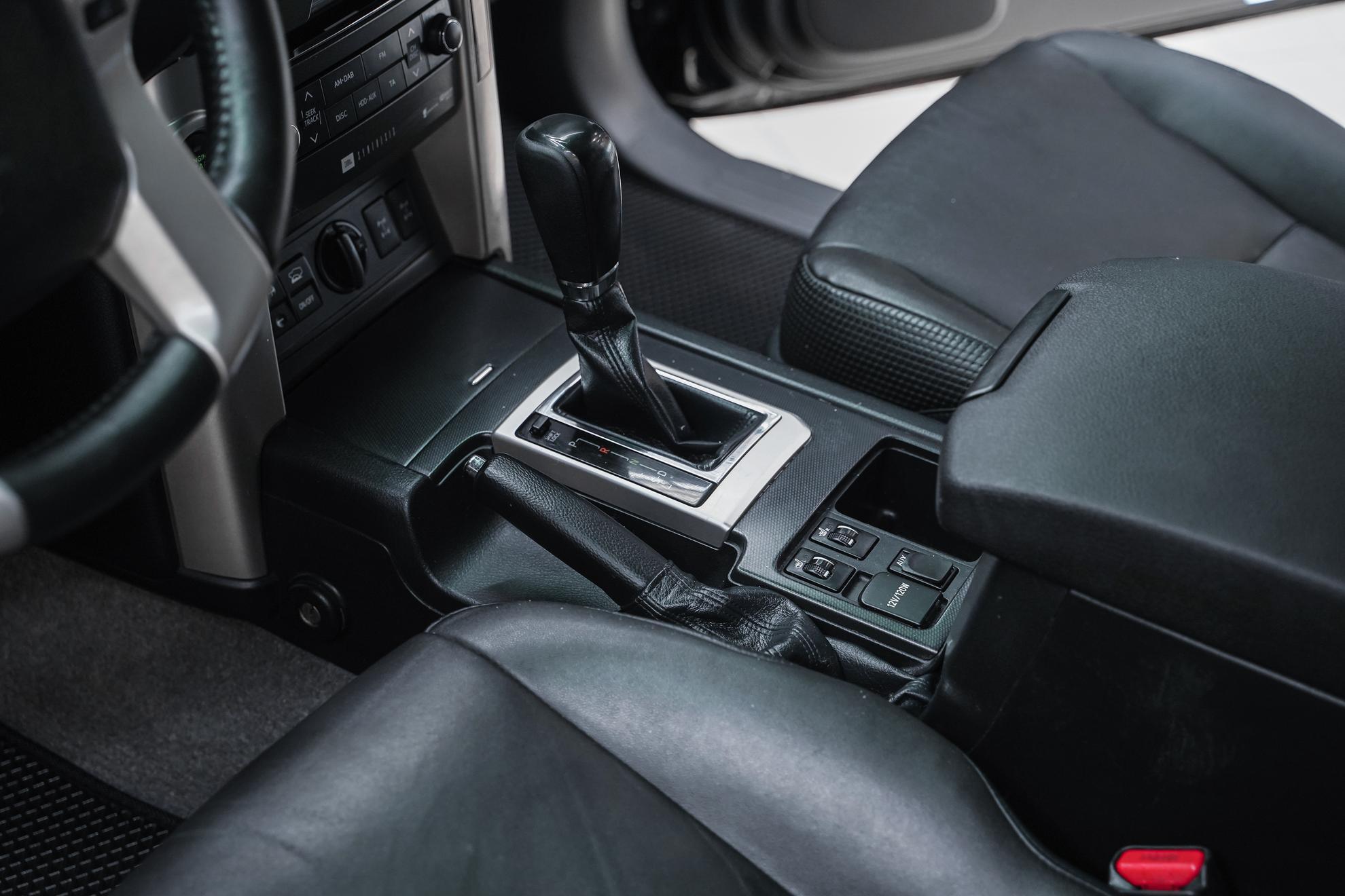 Toyota Land Cruiser Prado 2012, черный, ДЦ Орехово